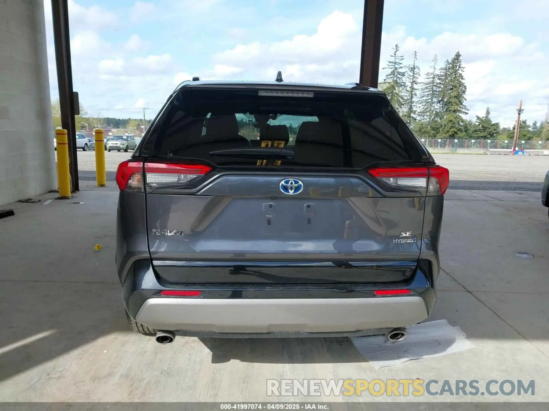 16 Photograph of a damaged car 4T3T6RFV8NU101888 TOYOTA RAV4 HYBRID 2022