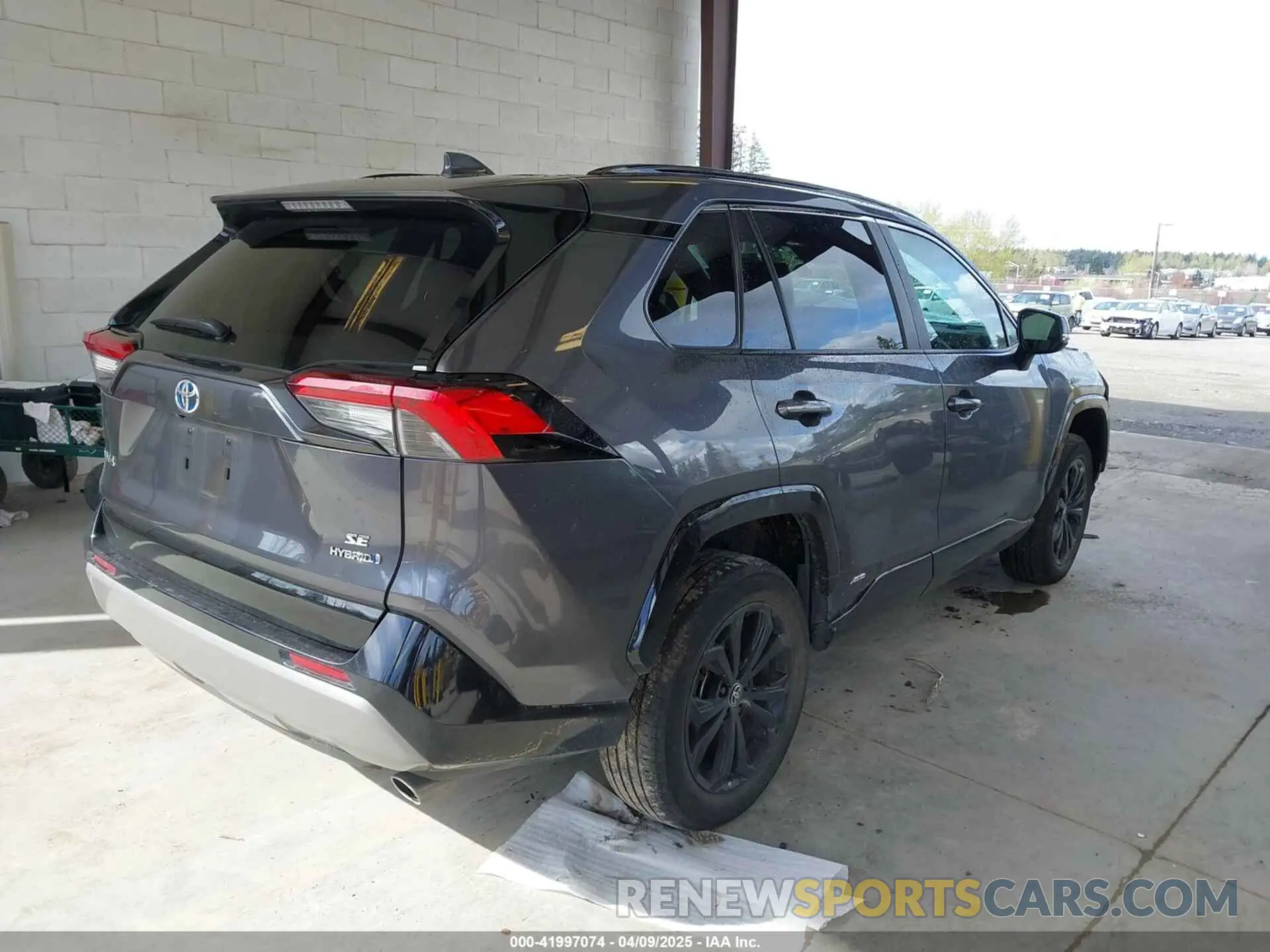 4 Photograph of a damaged car 4T3T6RFV8NU101888 TOYOTA RAV4 HYBRID 2022