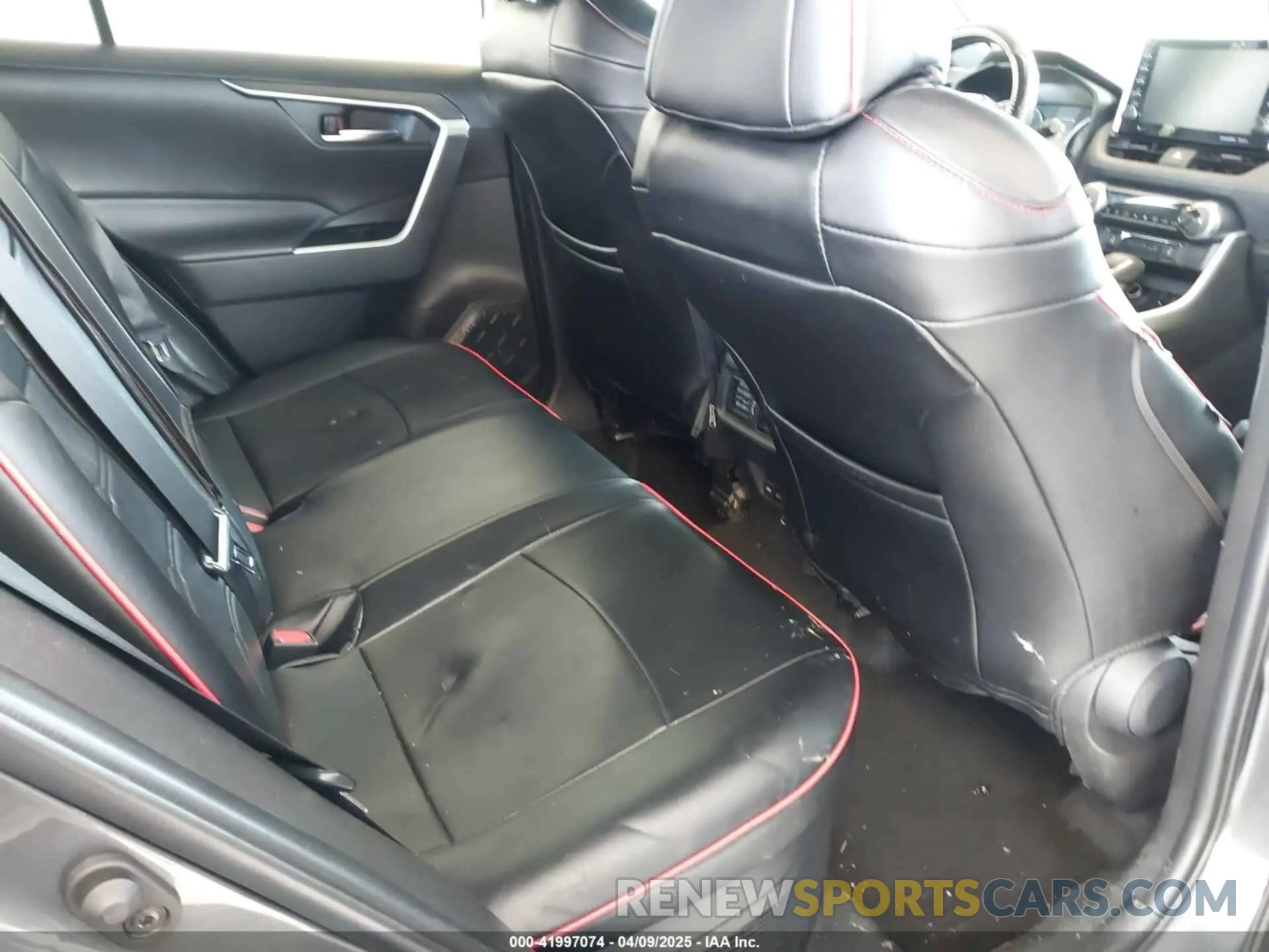 8 Photograph of a damaged car 4T3T6RFV8NU101888 TOYOTA RAV4 HYBRID 2022