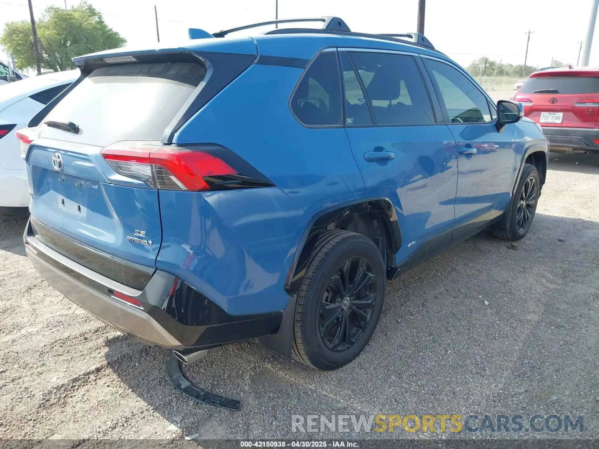 4 Photograph of a damaged car JTM16RFV0ND071693 TOYOTA RAV4 HYBRID 2022