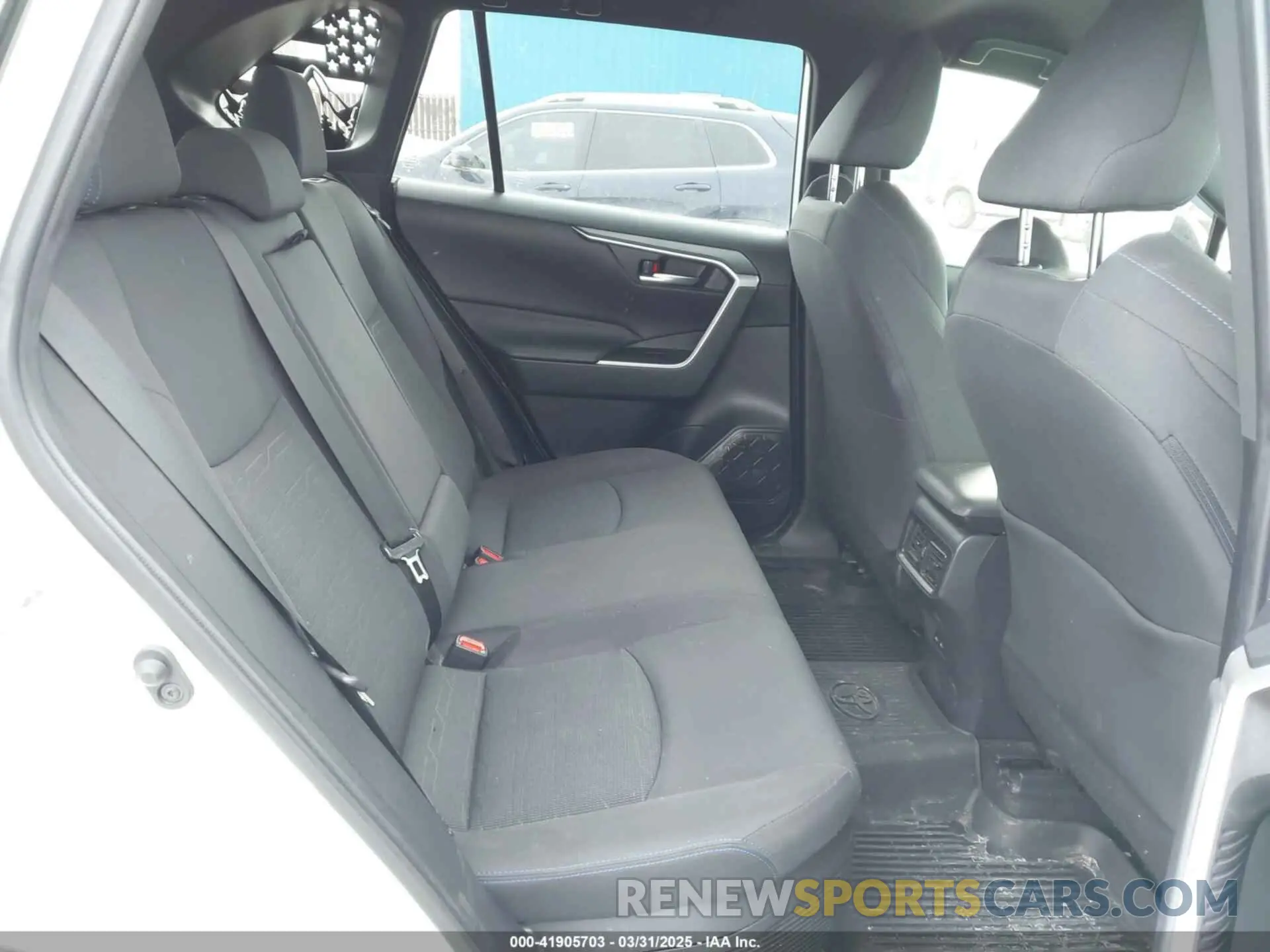 8 Photograph of a damaged car JTM16RFV1ND523702 TOYOTA RAV4 HYBRID 2022