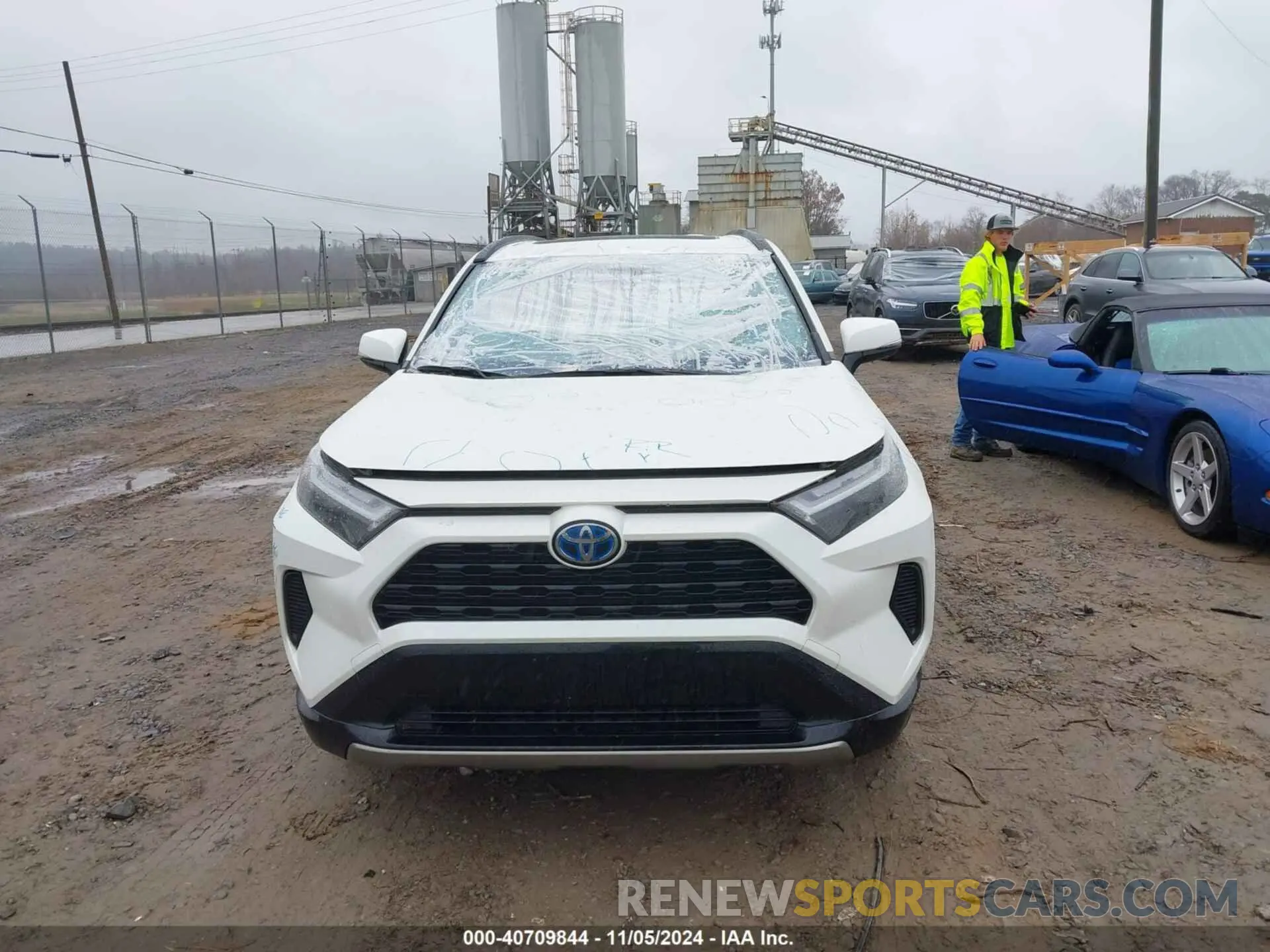 12 Photograph of a damaged car JTM16RFV6NJ015596 TOYOTA RAV4 HYBRID 2022