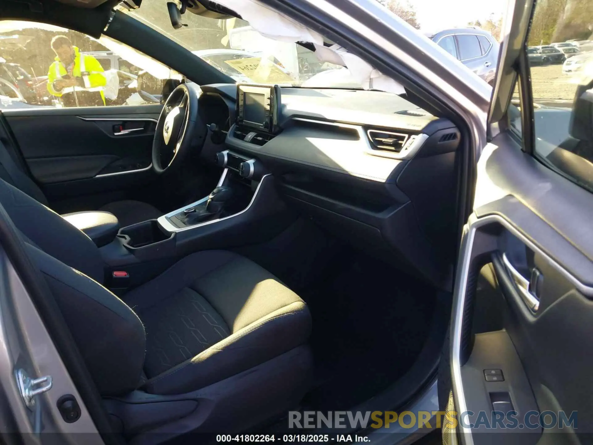 5 Photograph of a damaged car JTM16RFV7ND069018 TOYOTA RAV4 HYBRID 2022