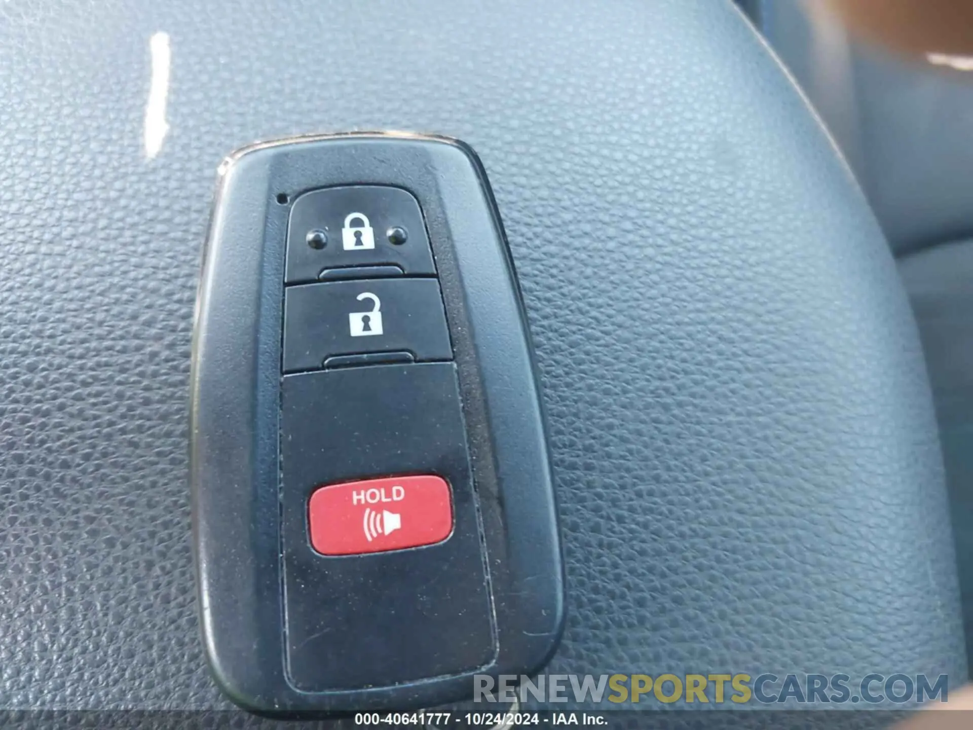 11 Photograph of a damaged car JTM16RFV7ND069228 TOYOTA RAV4 HYBRID 2022