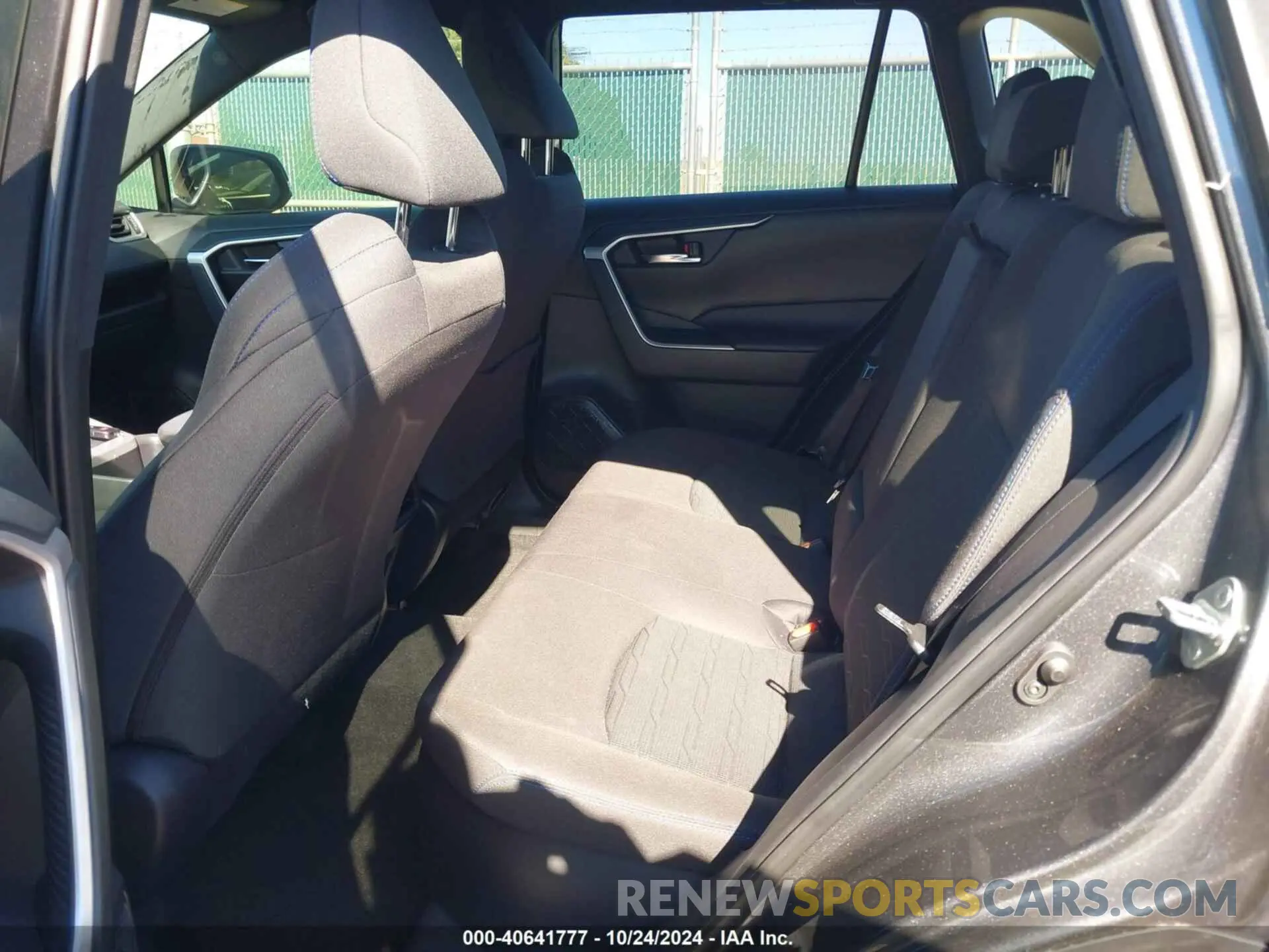 8 Photograph of a damaged car JTM16RFV7ND069228 TOYOTA RAV4 HYBRID 2022