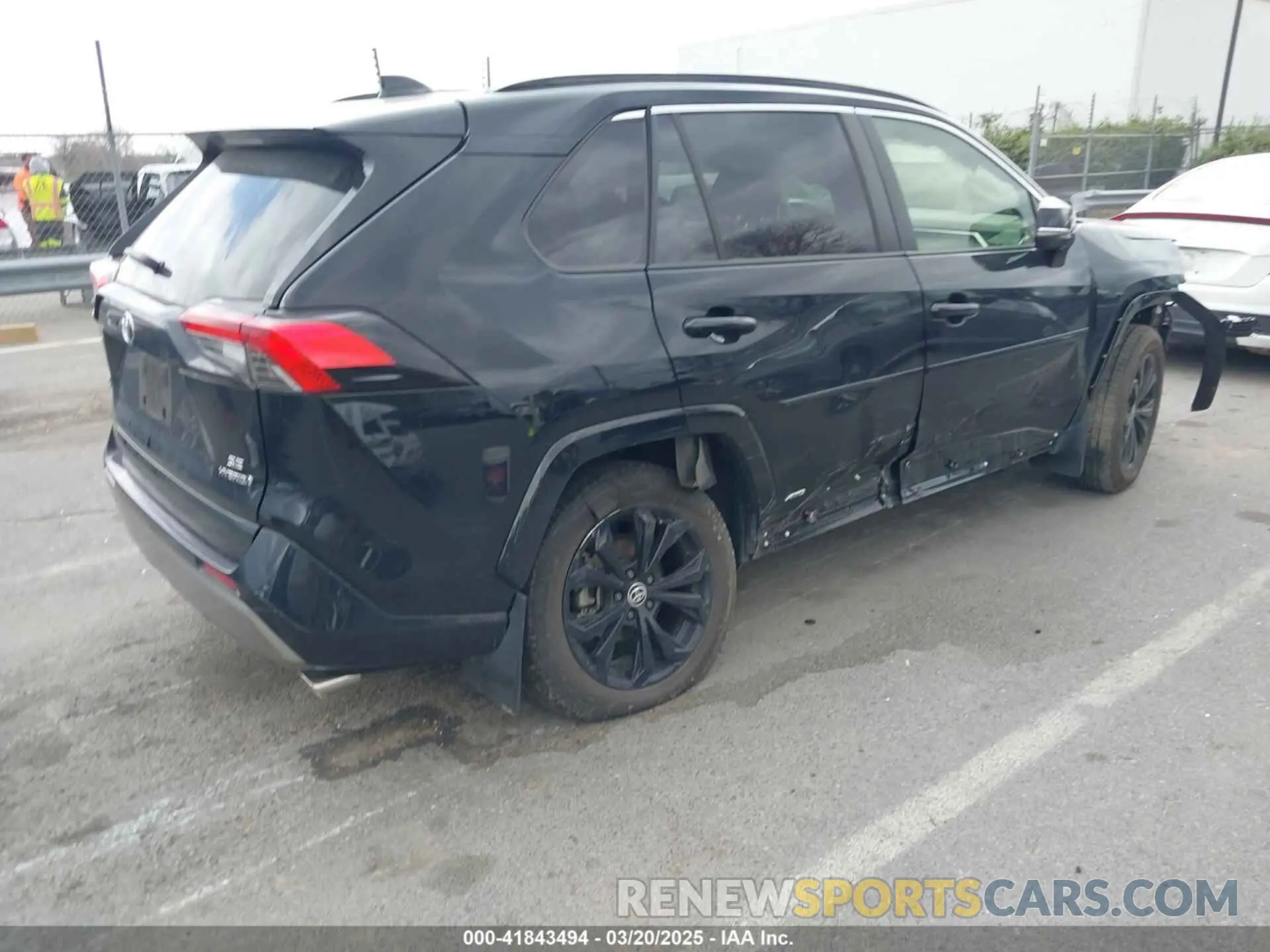 4 Photograph of a damaged car JTM16RFV8ND056777 TOYOTA RAV4 HYBRID 2022