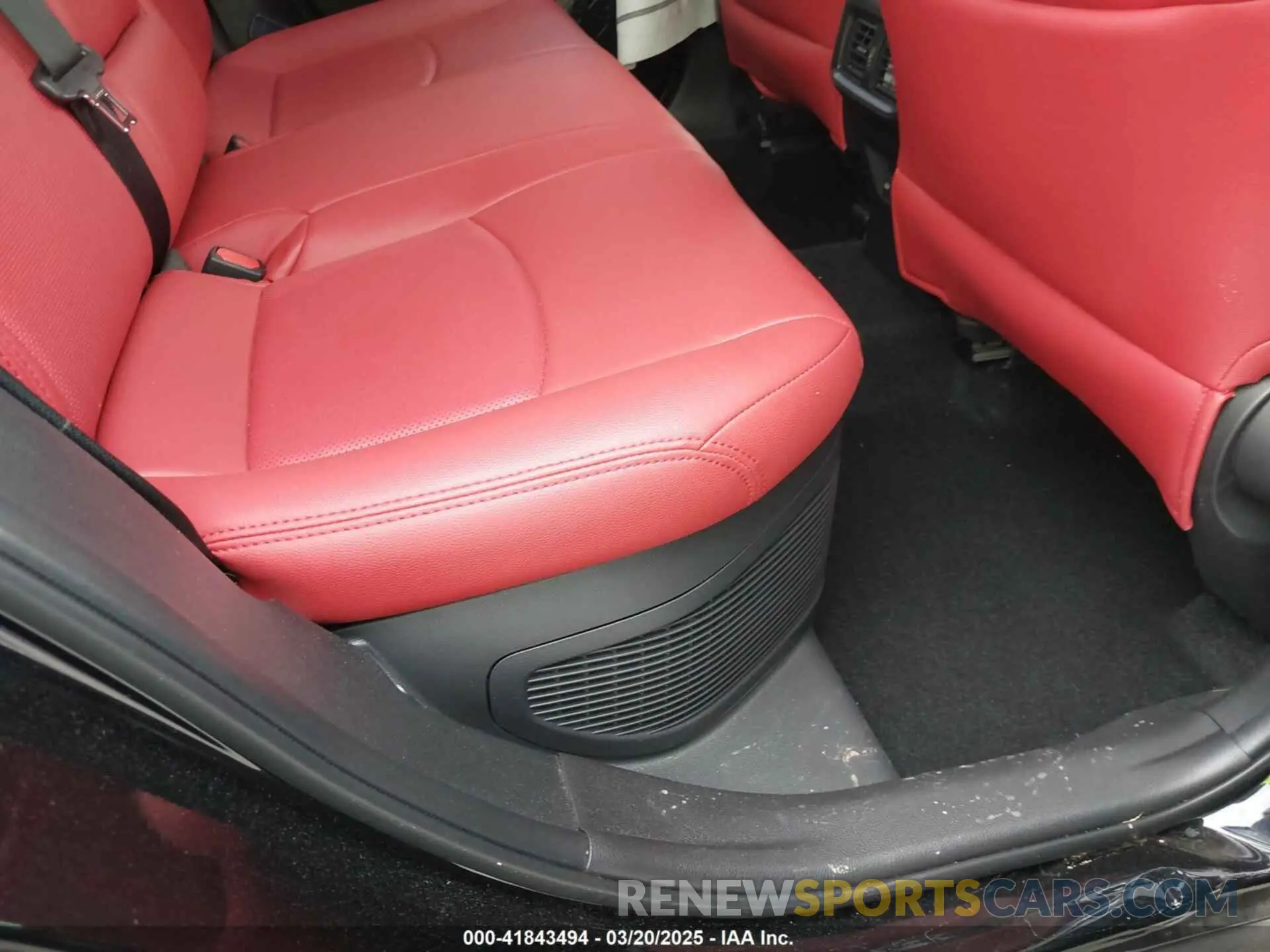 8 Photograph of a damaged car JTM16RFV8ND056777 TOYOTA RAV4 HYBRID 2022