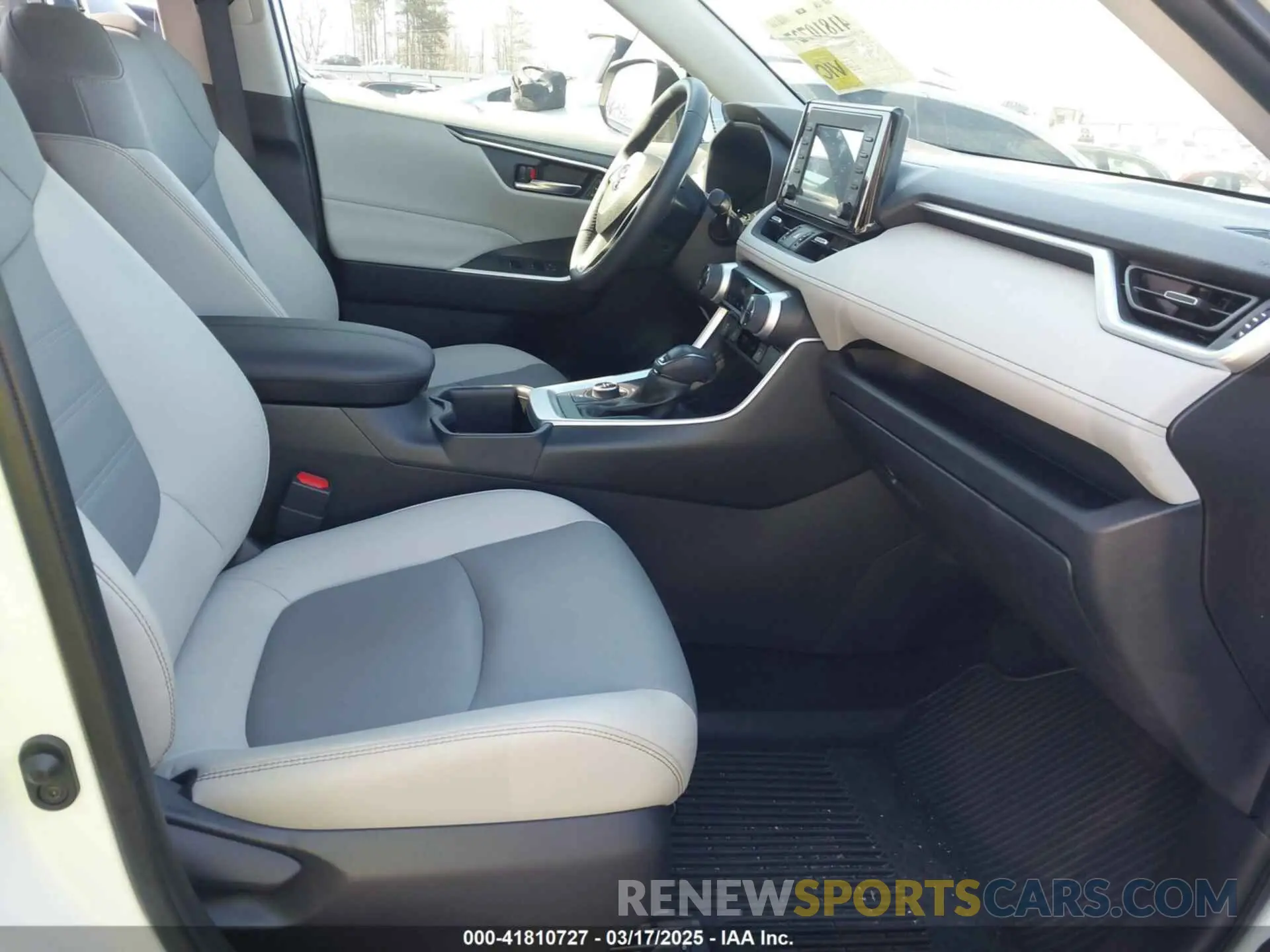 5 Photograph of a damaged car JTMB6RFV0ND077627 TOYOTA RAV4 HYBRID 2022