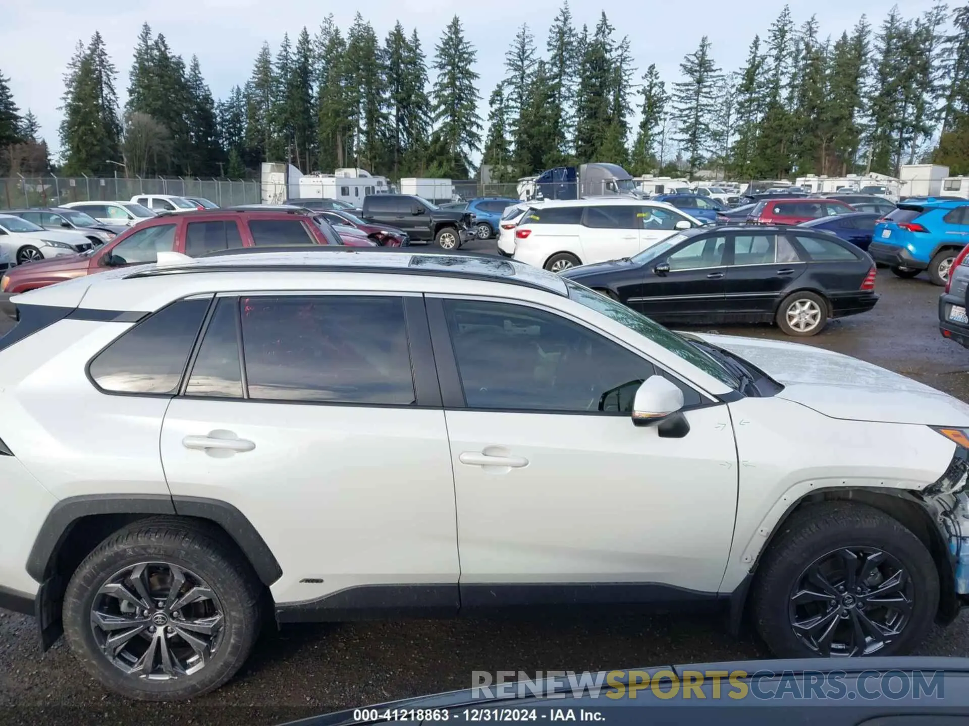 14 Photograph of a damaged car JTMB6RFV0NJ020121 TOYOTA RAV4 HYBRID 2022