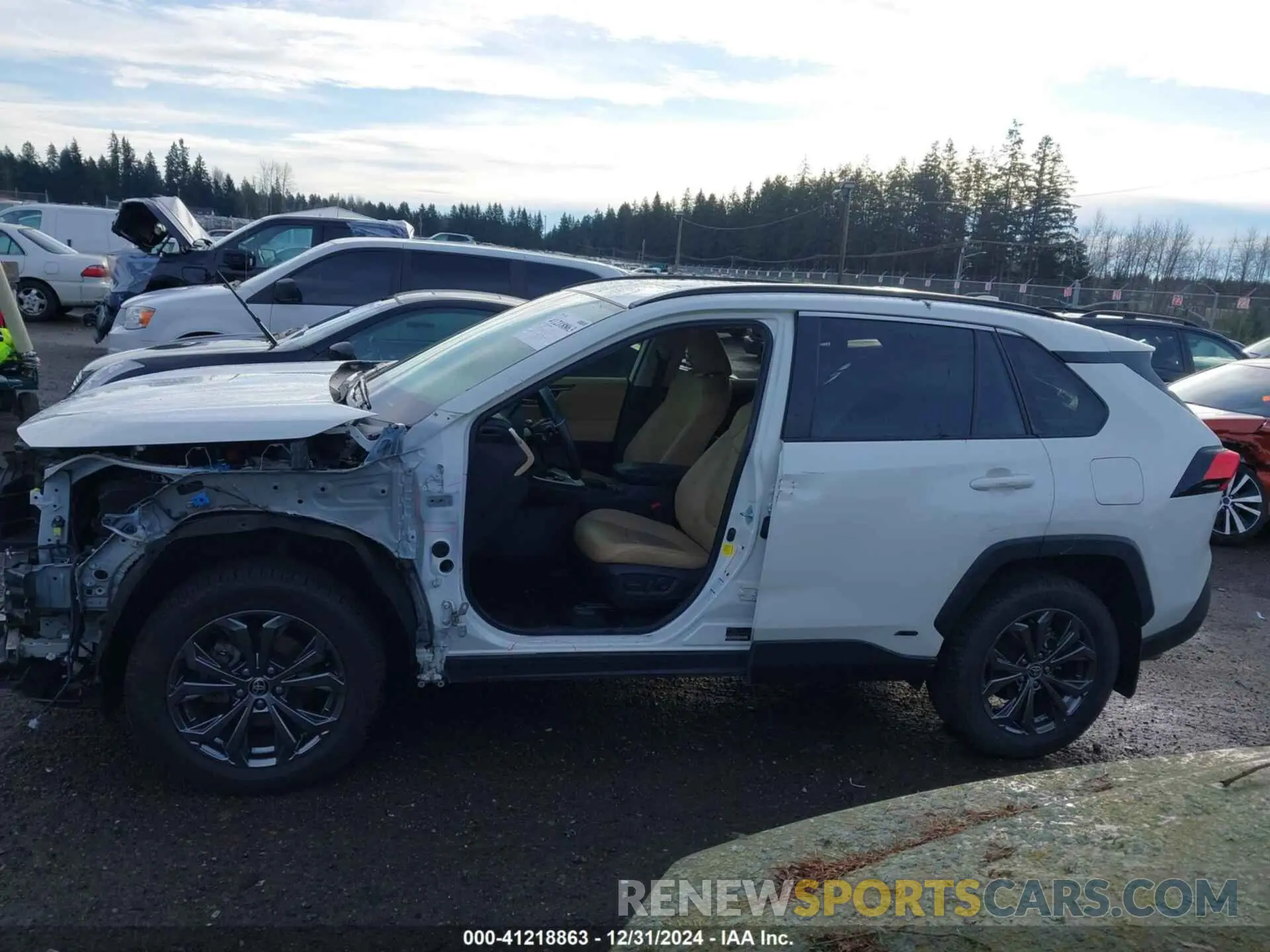 15 Photograph of a damaged car JTMB6RFV0NJ020121 TOYOTA RAV4 HYBRID 2022