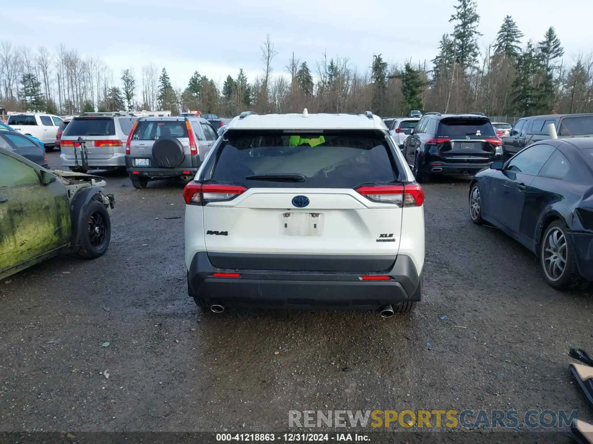 17 Photograph of a damaged car JTMB6RFV0NJ020121 TOYOTA RAV4 HYBRID 2022