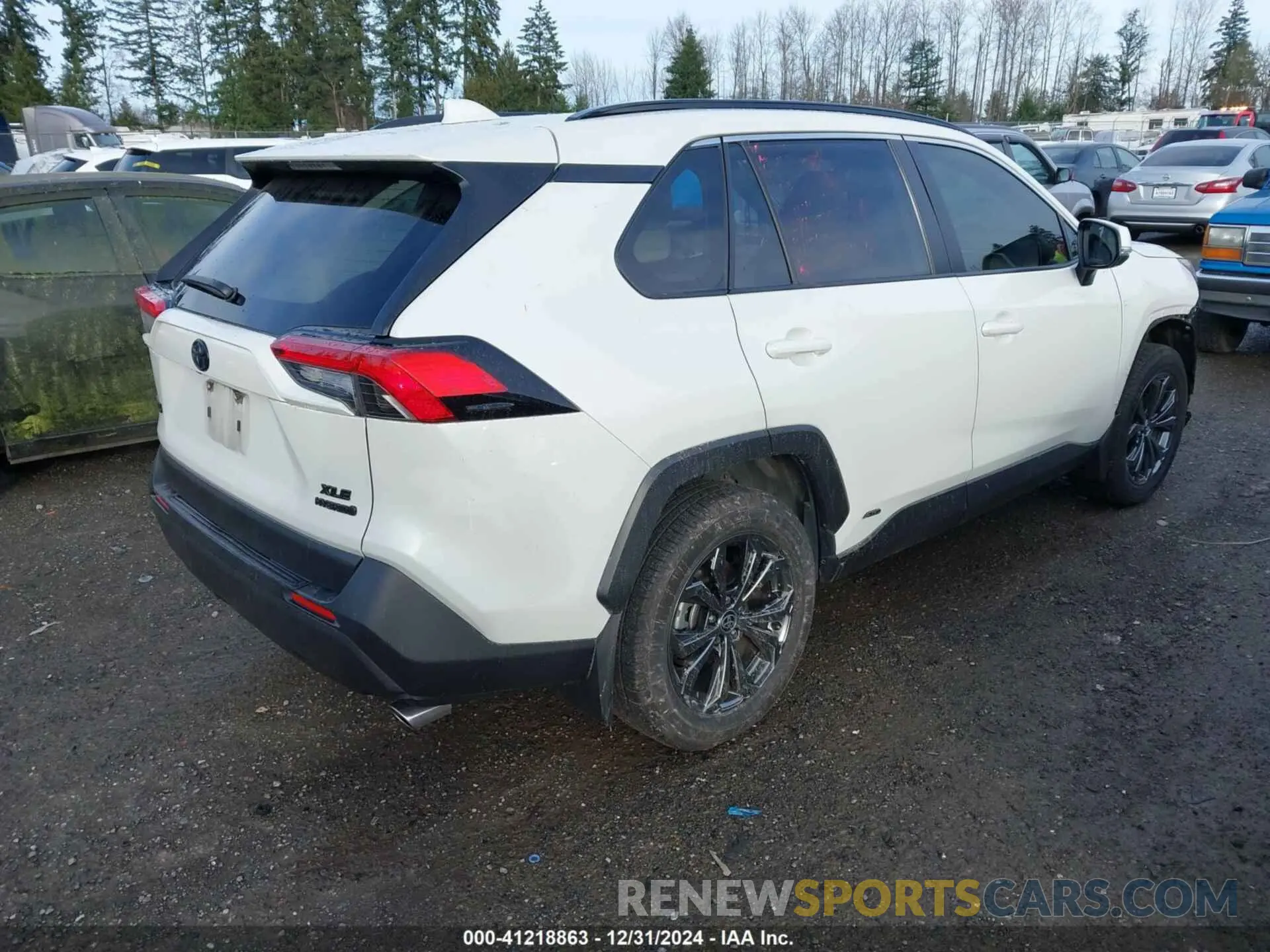 4 Photograph of a damaged car JTMB6RFV0NJ020121 TOYOTA RAV4 HYBRID 2022