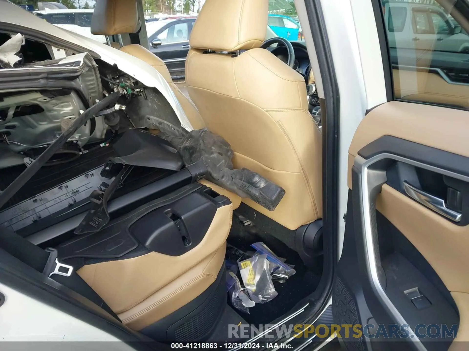 8 Photograph of a damaged car JTMB6RFV0NJ020121 TOYOTA RAV4 HYBRID 2022