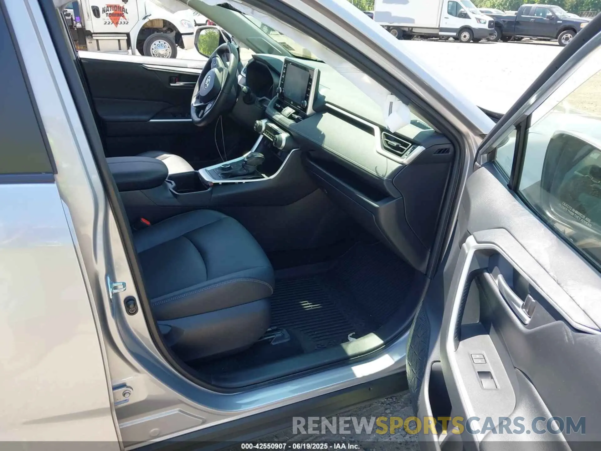 5 Photograph of a damaged car JTMB6RFV1ND063963 TOYOTA RAV4 HYBRID 2022