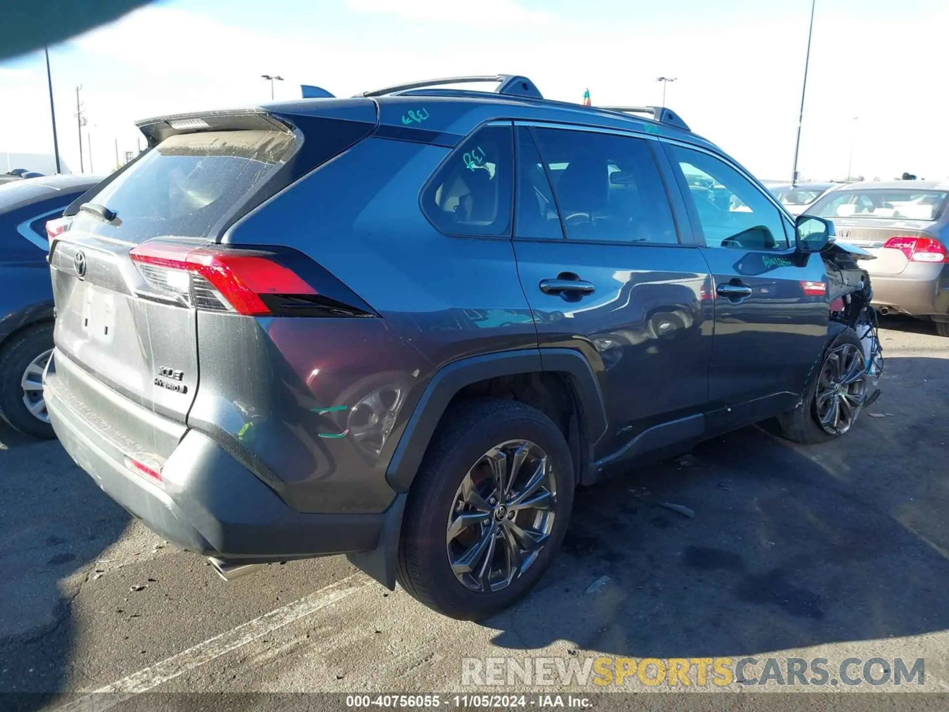 4 Photograph of a damaged car JTMB6RFV1ND073764 TOYOTA RAV4 HYBRID 2022