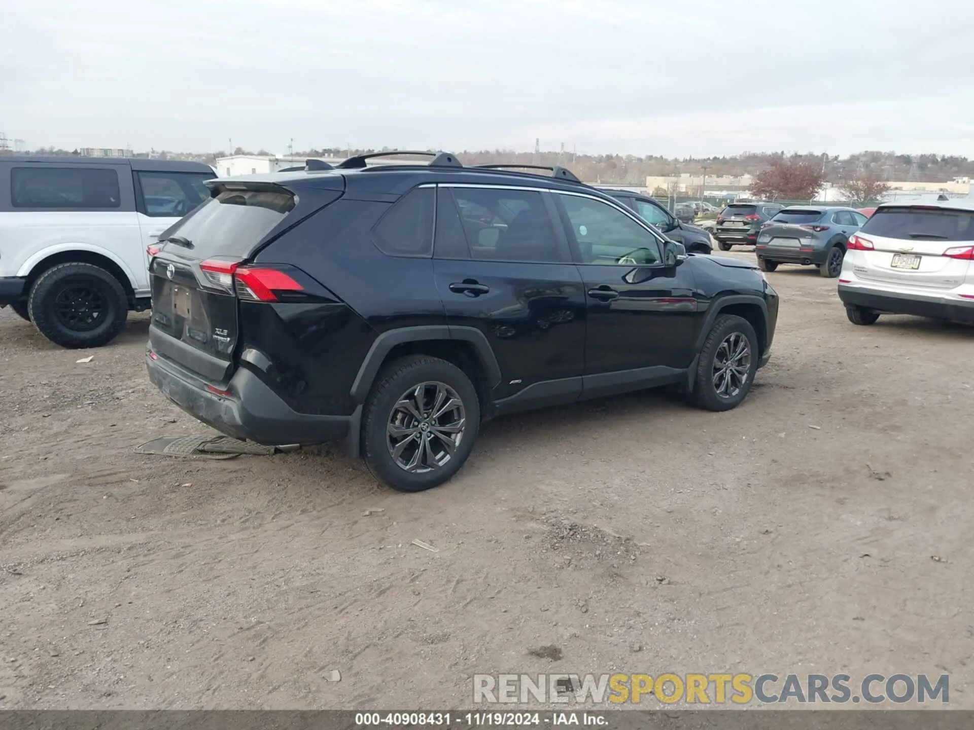 4 Photograph of a damaged car JTMB6RFV3ND050728 TOYOTA RAV4 HYBRID 2022