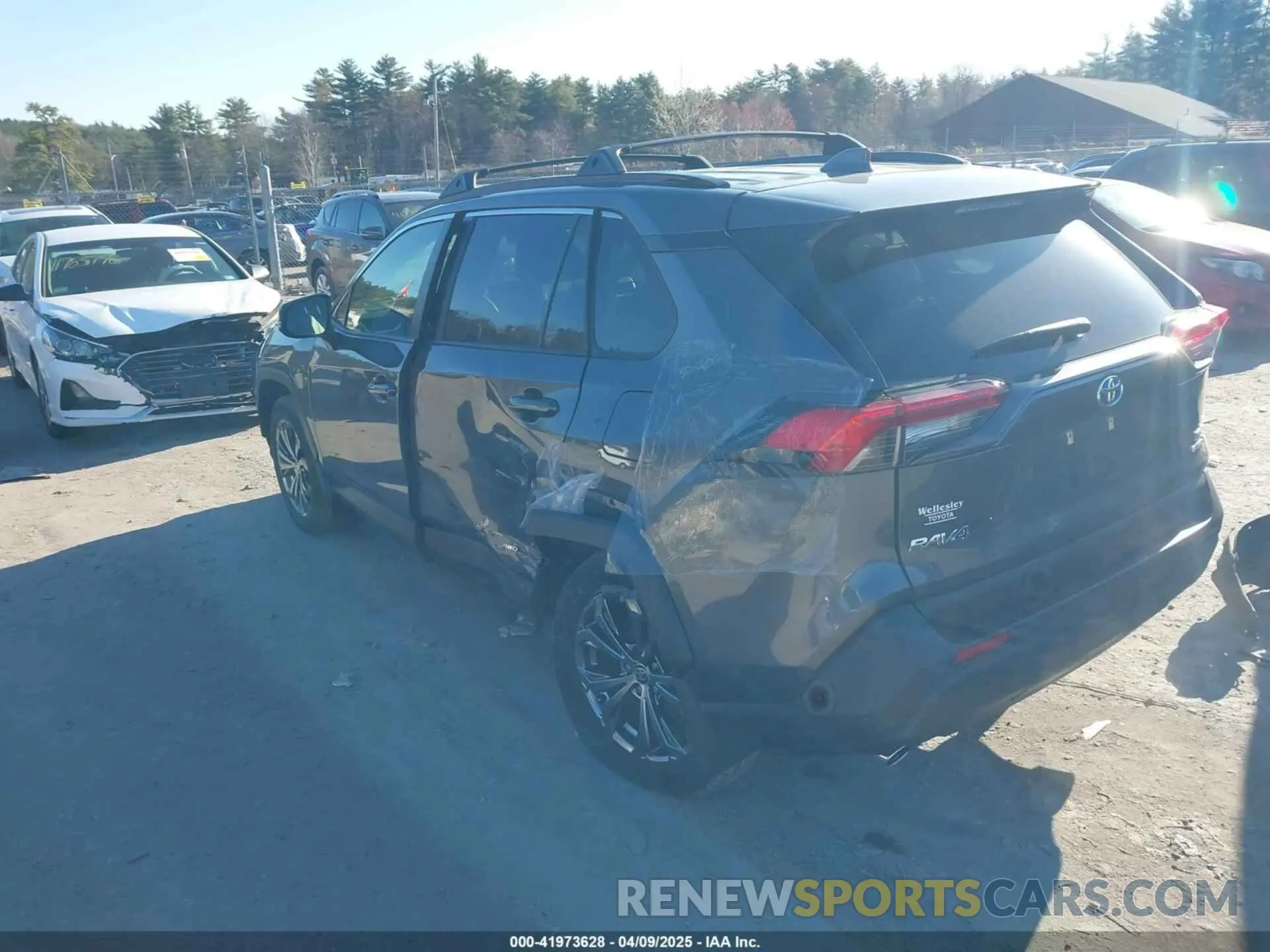 3 Photograph of a damaged car JTMB6RFV5ND065733 TOYOTA RAV4 HYBRID 2022