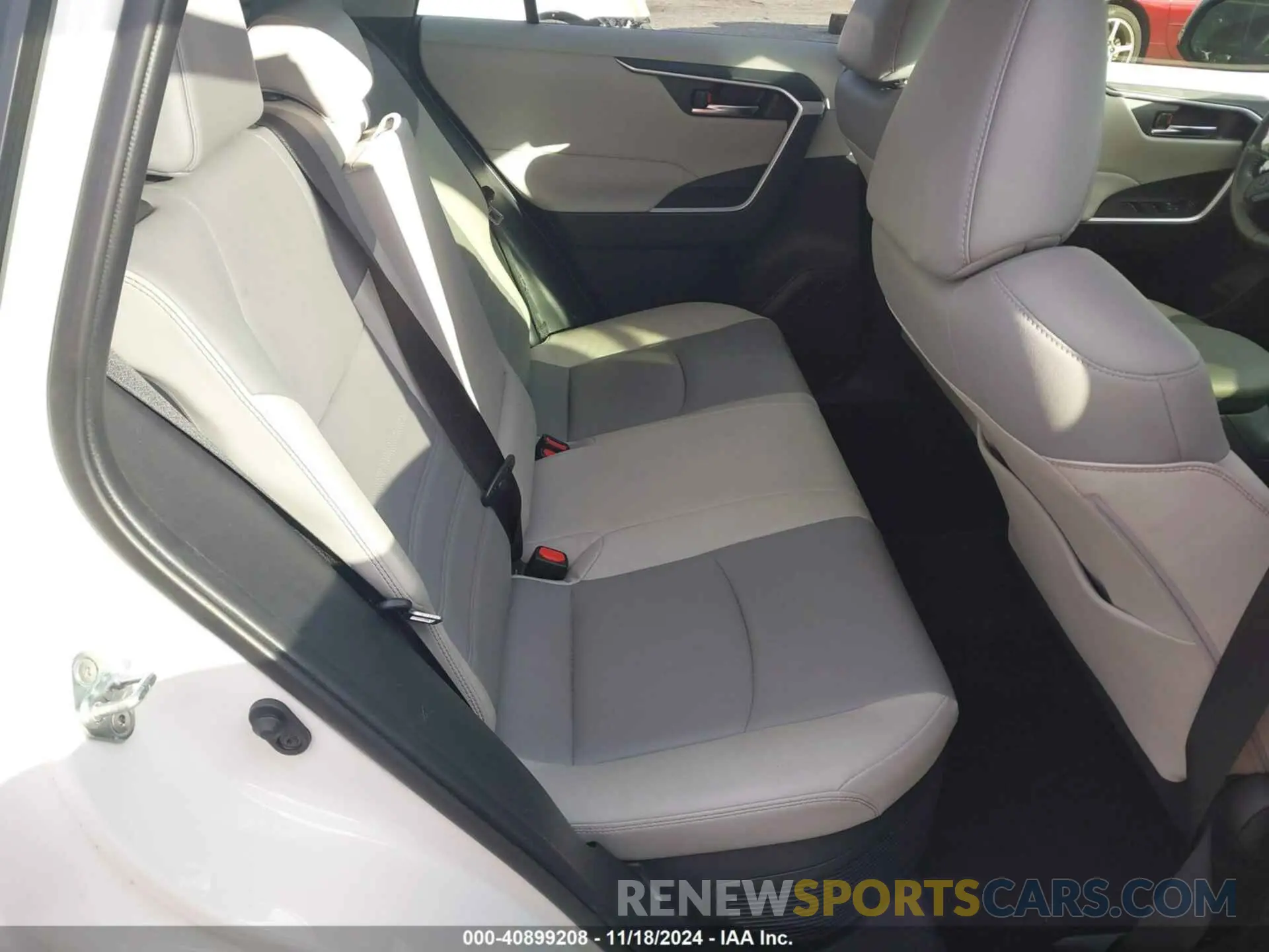 8 Photograph of a damaged car JTMB6RFV7ND533283 TOYOTA RAV4 HYBRID 2022