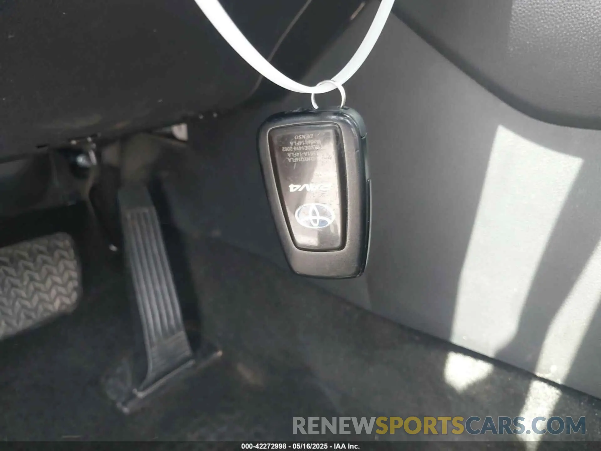11 Photograph of a damaged car JTMB6RFV8ND056654 TOYOTA RAV4 HYBRID 2022