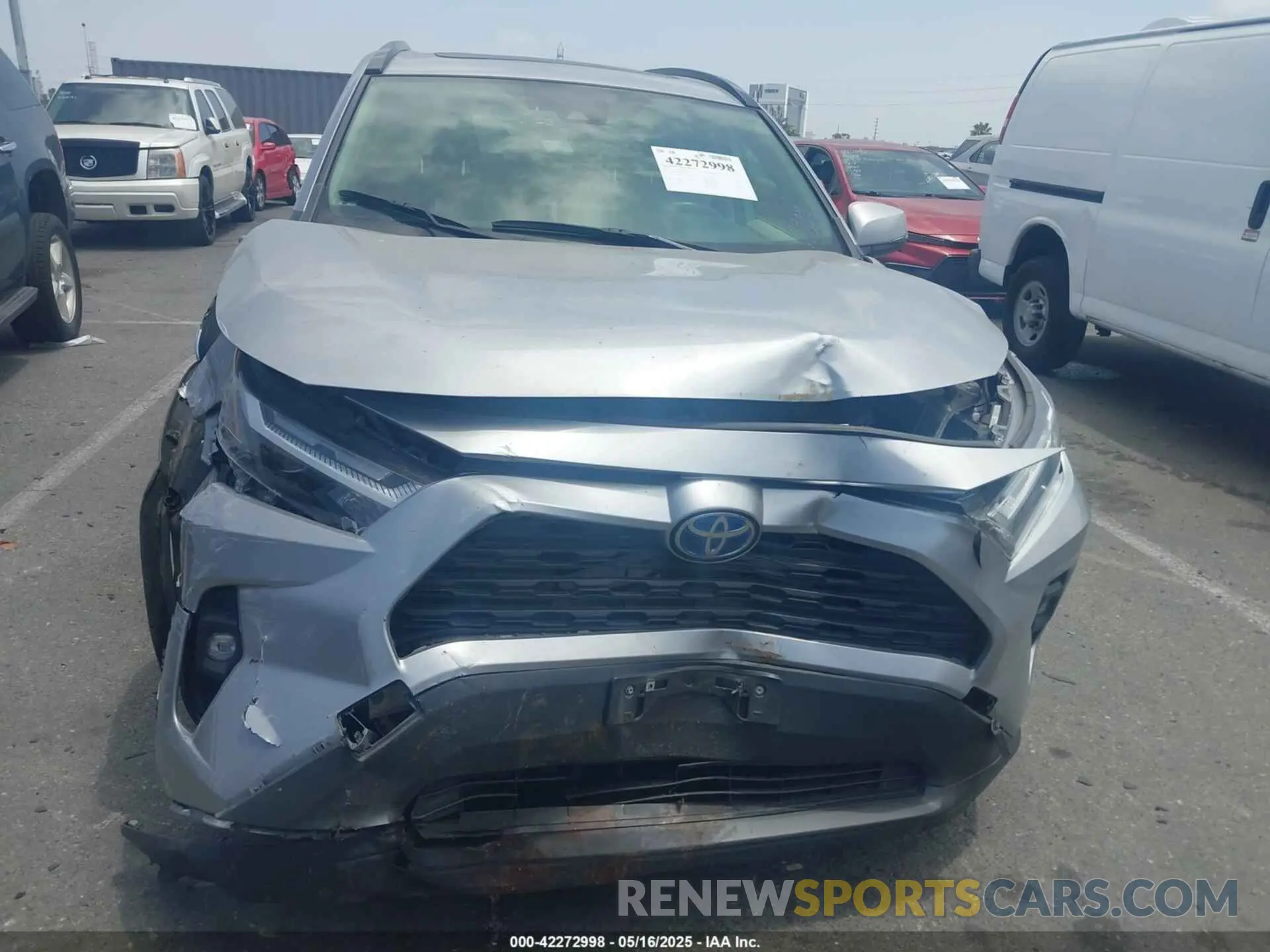 12 Photograph of a damaged car JTMB6RFV8ND056654 TOYOTA RAV4 HYBRID 2022