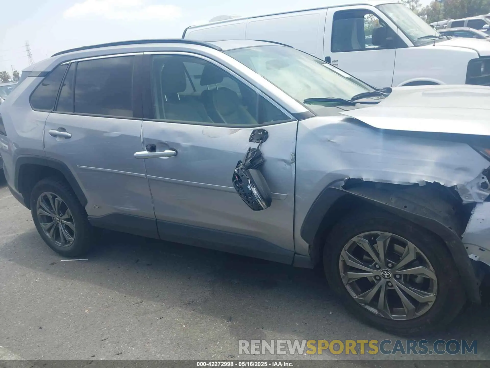 13 Photograph of a damaged car JTMB6RFV8ND056654 TOYOTA RAV4 HYBRID 2022