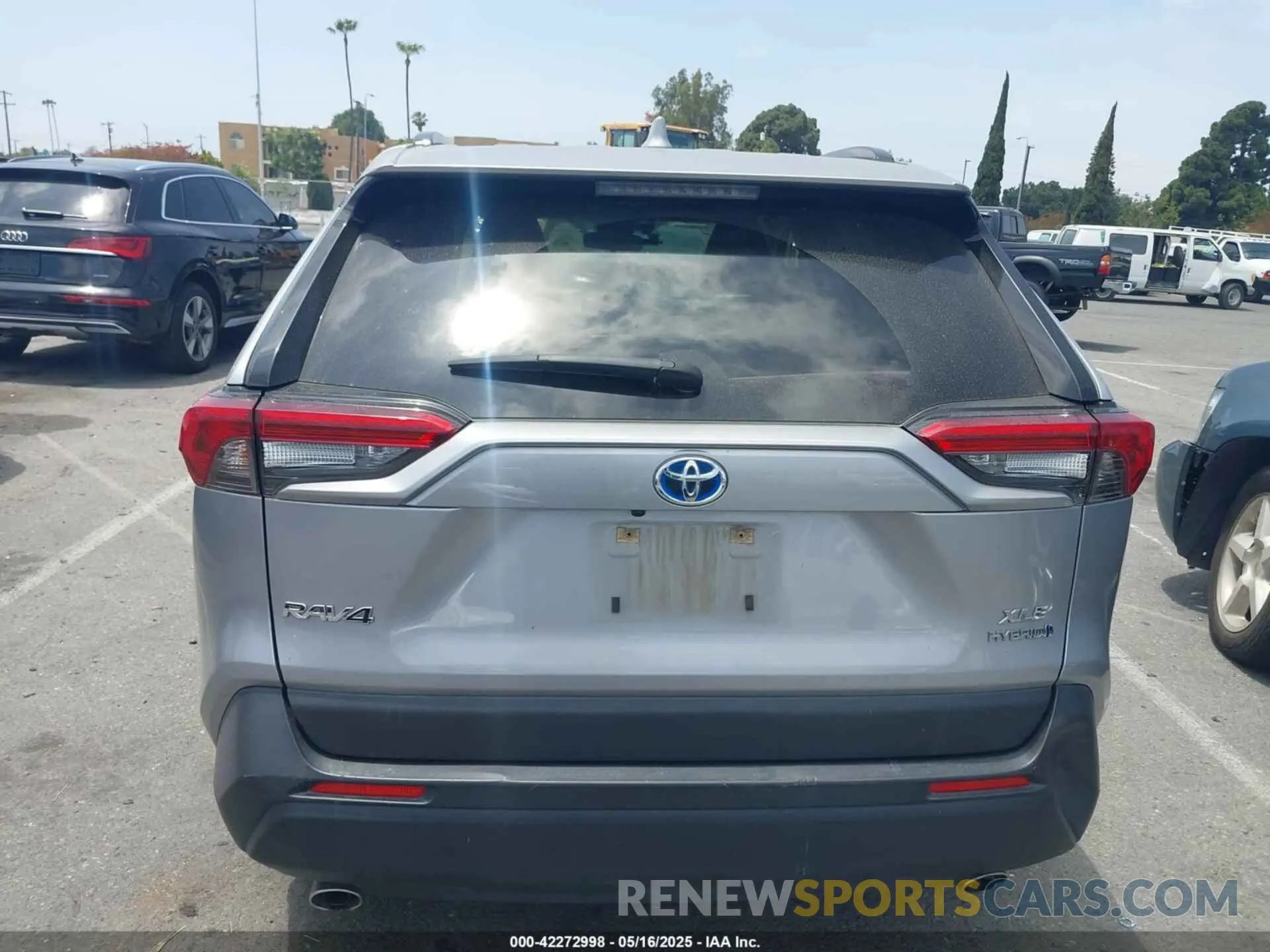 16 Photograph of a damaged car JTMB6RFV8ND056654 TOYOTA RAV4 HYBRID 2022