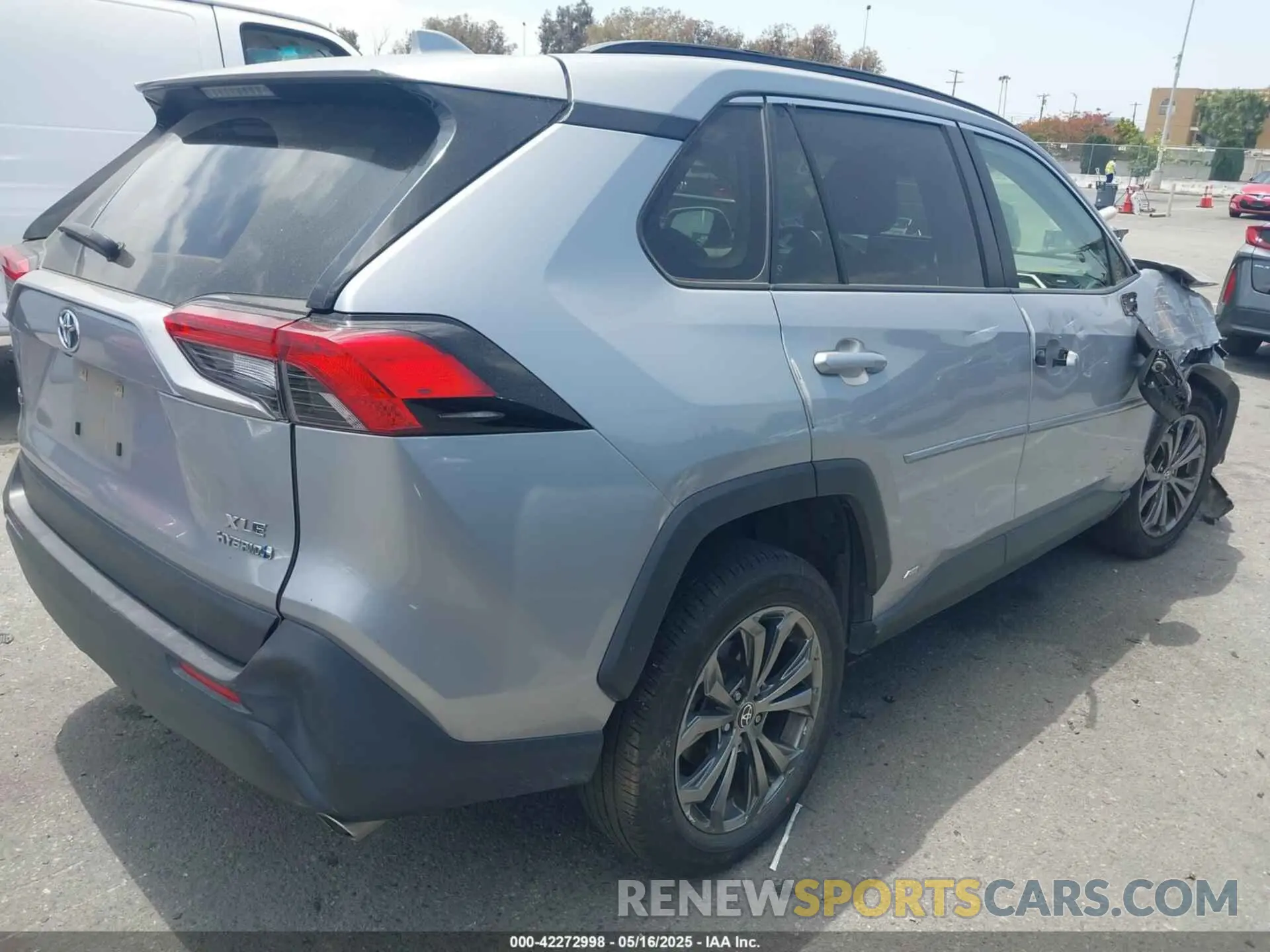 4 Photograph of a damaged car JTMB6RFV8ND056654 TOYOTA RAV4 HYBRID 2022