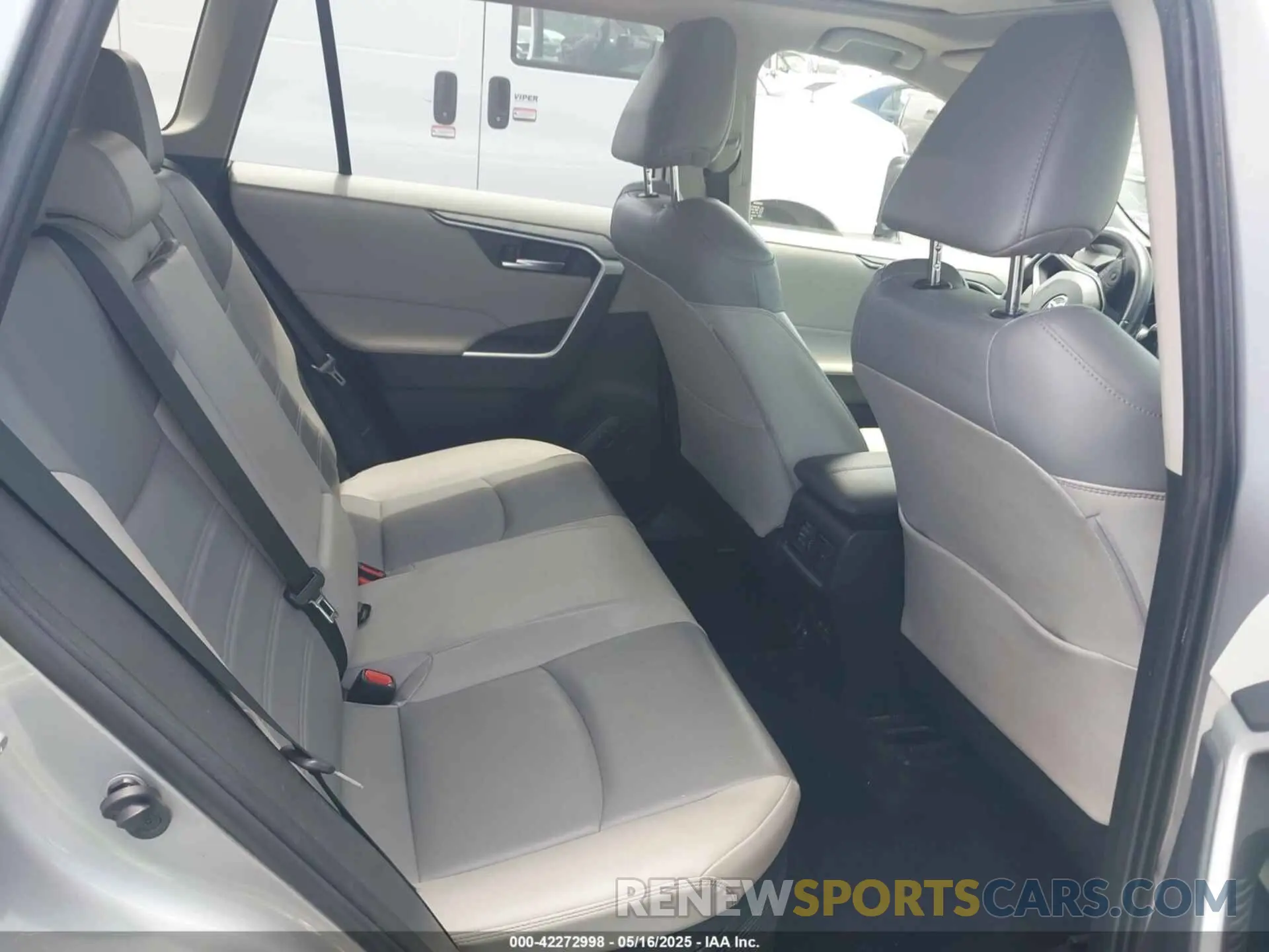 8 Photograph of a damaged car JTMB6RFV8ND056654 TOYOTA RAV4 HYBRID 2022