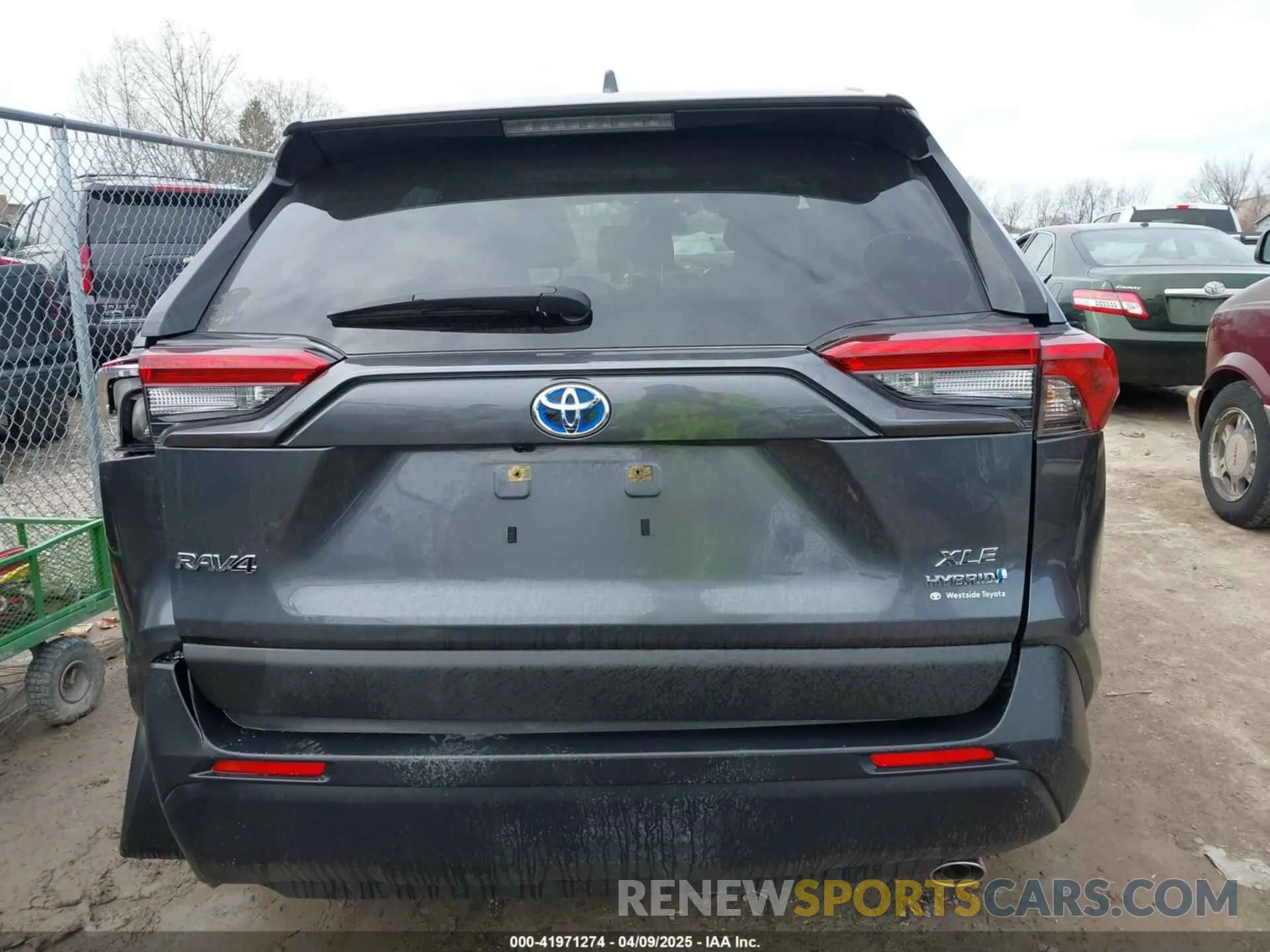 17 Photograph of a damaged car JTMB6RFV9ND065377 TOYOTA RAV4 HYBRID 2022