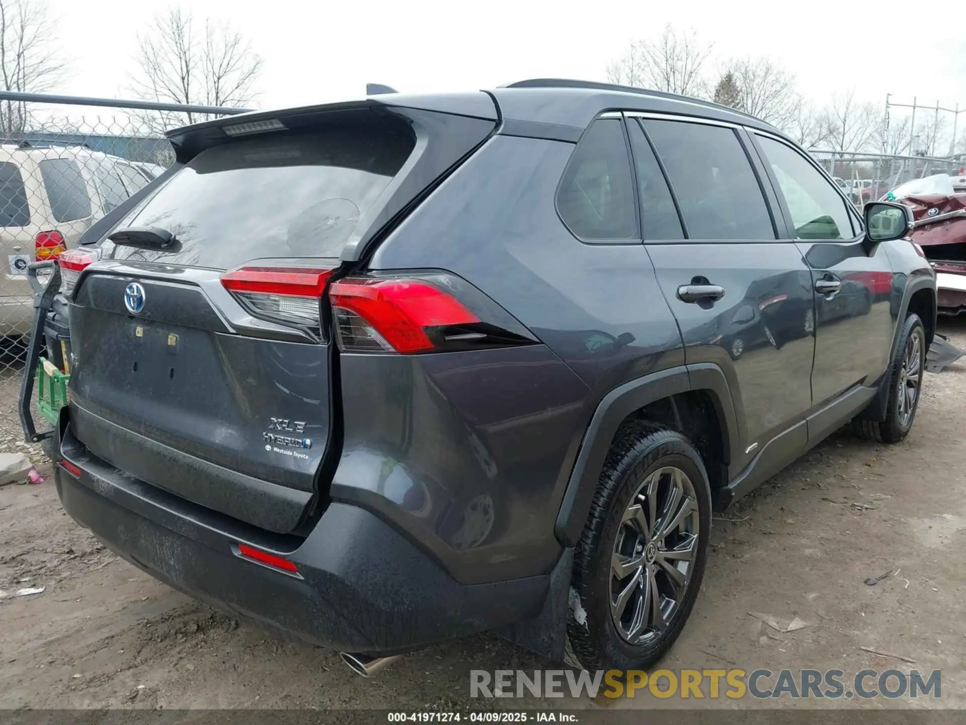 4 Photograph of a damaged car JTMB6RFV9ND065377 TOYOTA RAV4 HYBRID 2022