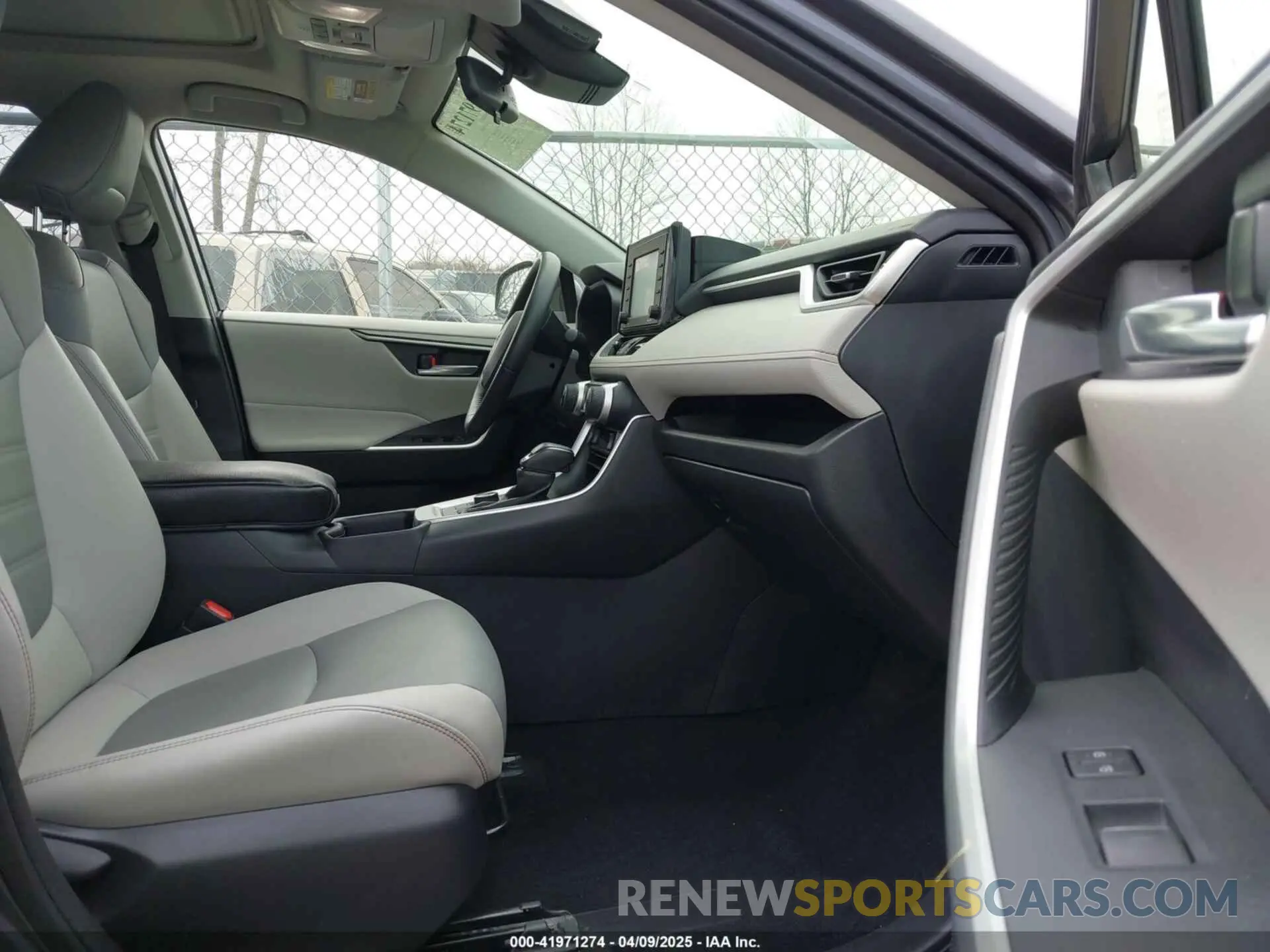 5 Photograph of a damaged car JTMB6RFV9ND065377 TOYOTA RAV4 HYBRID 2022