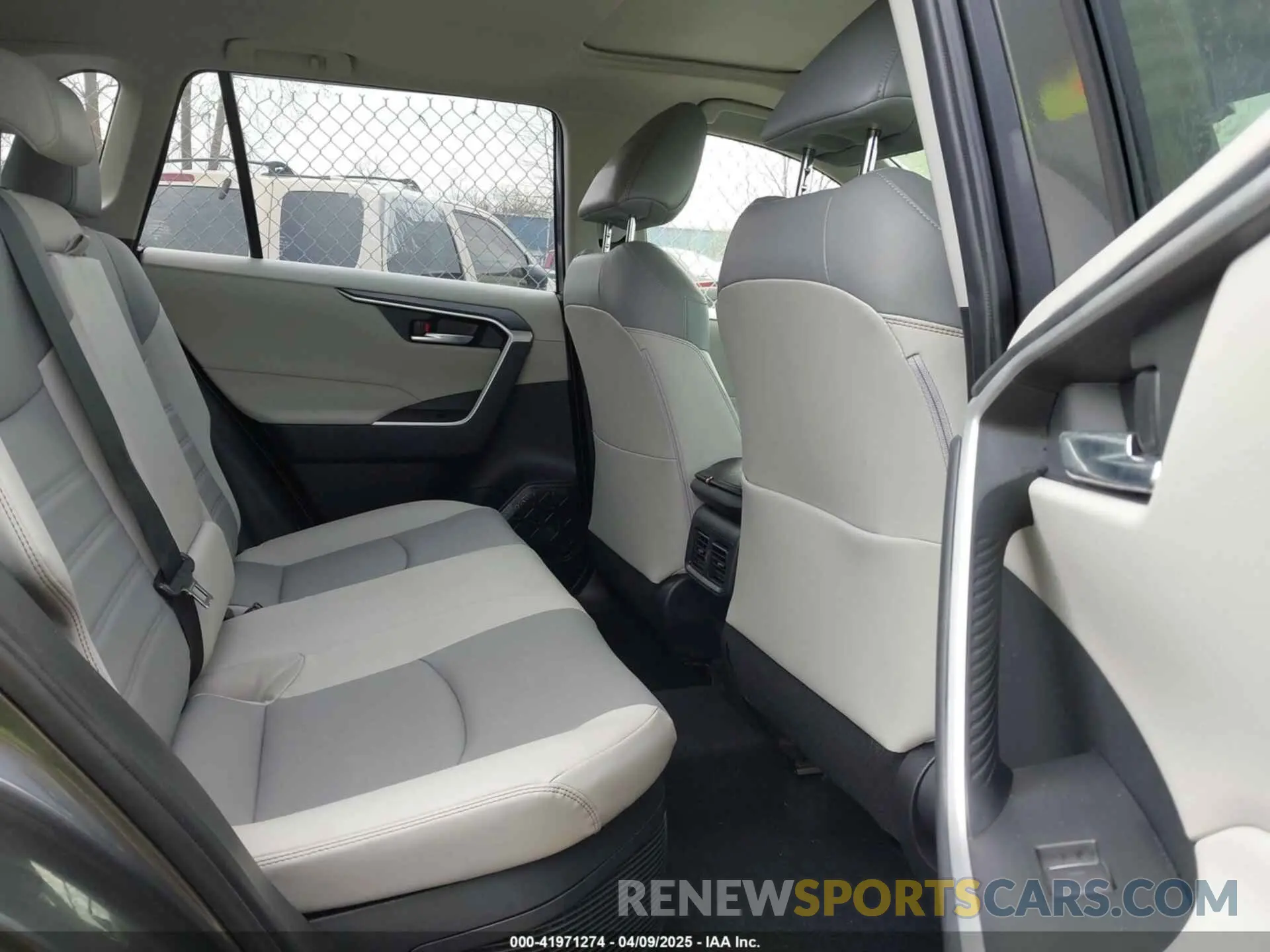 8 Photograph of a damaged car JTMB6RFV9ND065377 TOYOTA RAV4 HYBRID 2022