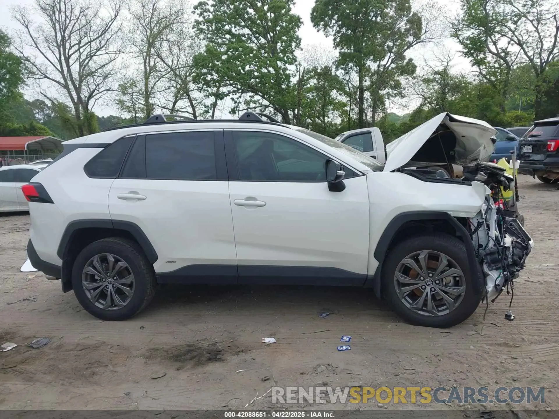 12 Photograph of a damaged car JTMB6RFV9ND078419 TOYOTA RAV4 HYBRID 2022