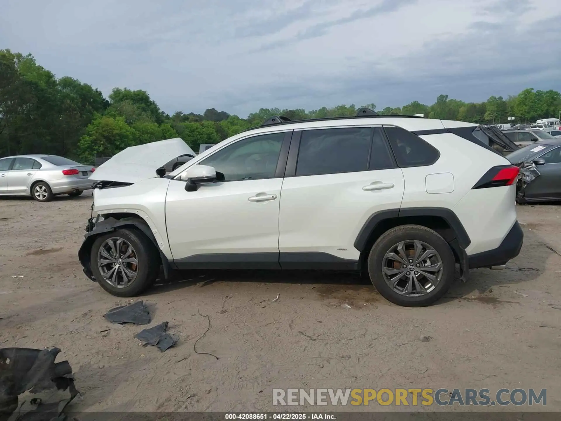 13 Photograph of a damaged car JTMB6RFV9ND078419 TOYOTA RAV4 HYBRID 2022