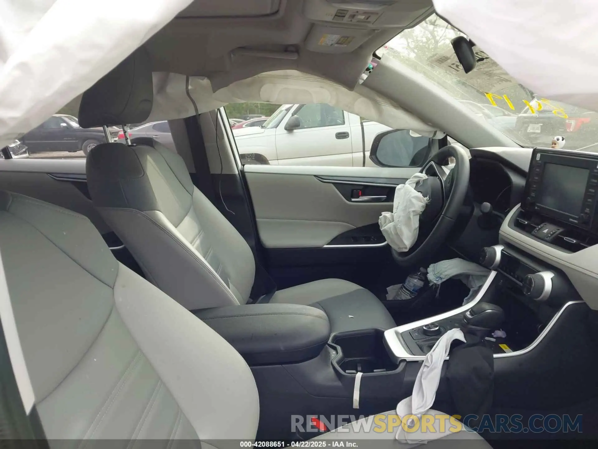5 Photograph of a damaged car JTMB6RFV9ND078419 TOYOTA RAV4 HYBRID 2022