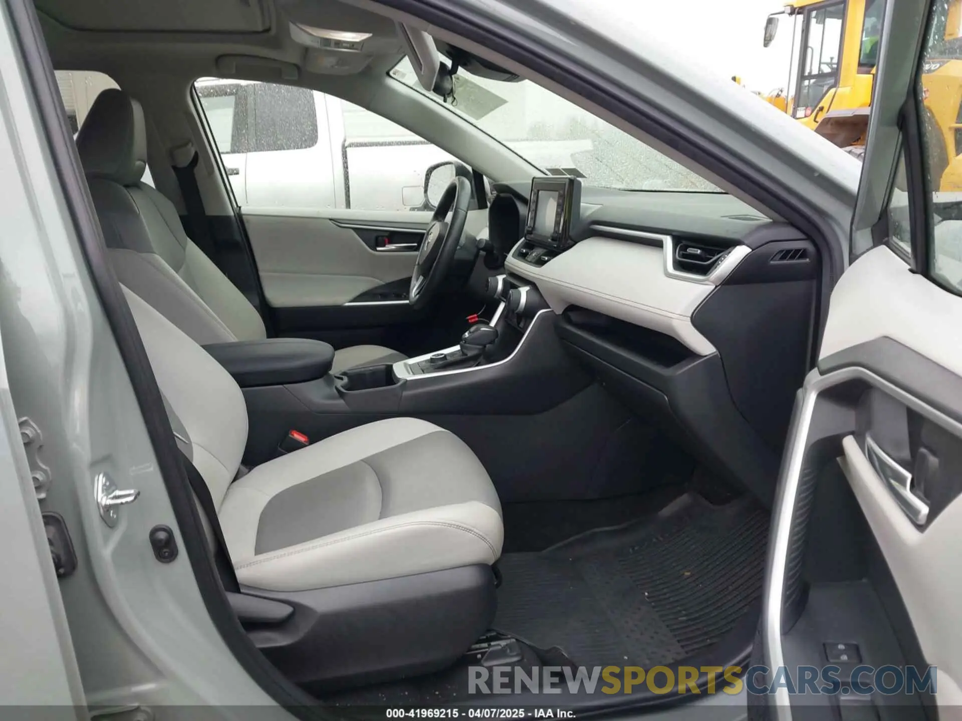 5 Photograph of a damaged car JTMB6RFVXND052153 TOYOTA RAV4 HYBRID 2022