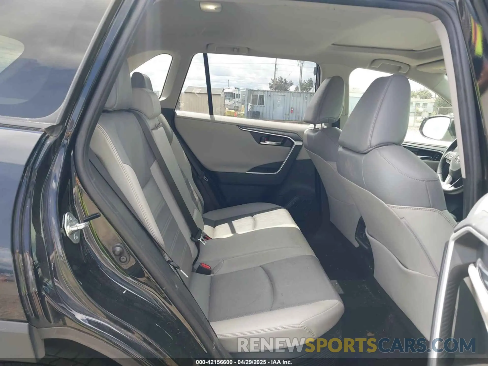 8 Photograph of a damaged car JTMD6RFV0NJ019432 TOYOTA RAV4 HYBRID 2022