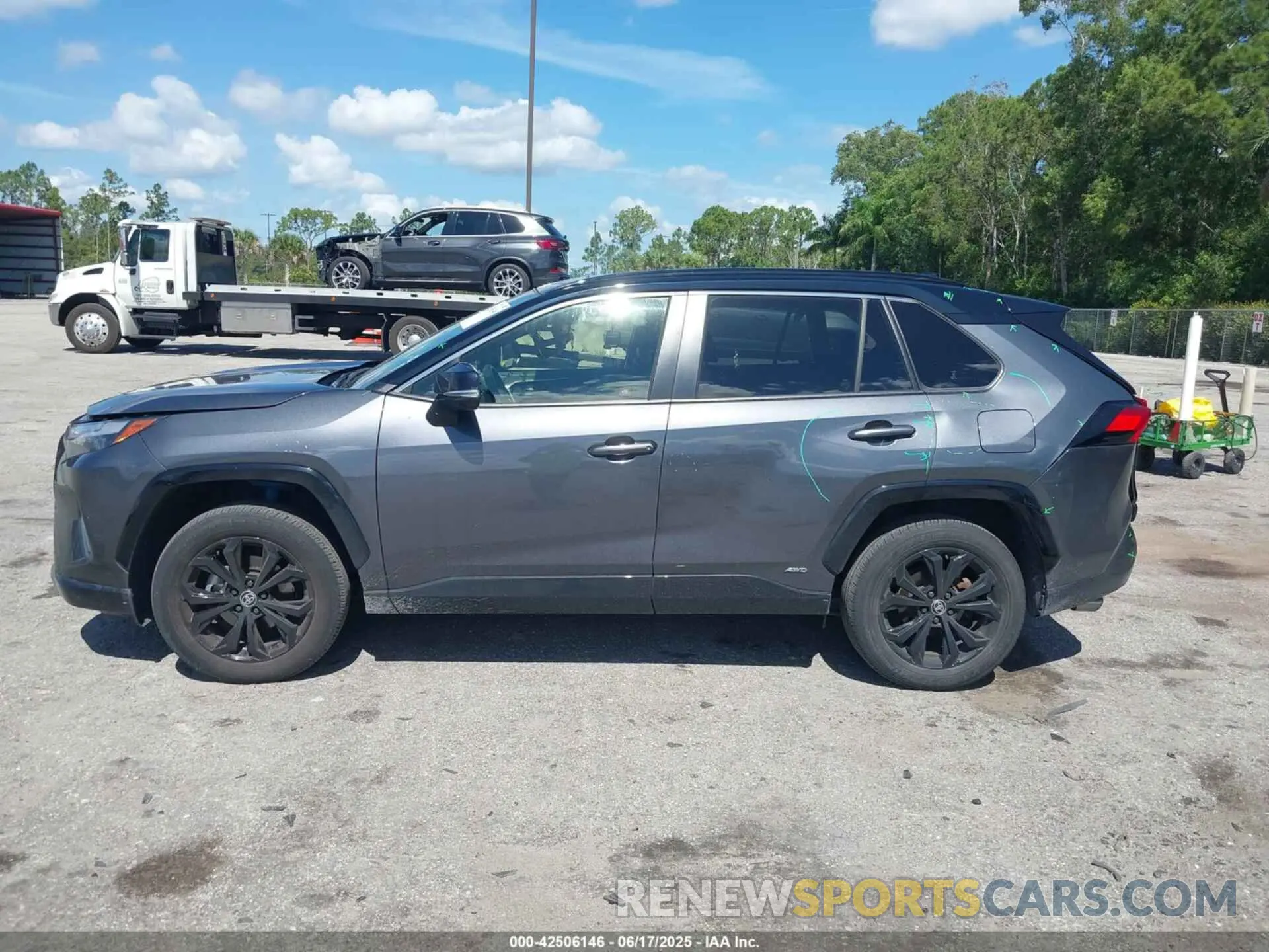 15 Photograph of a damaged car JTME6RFV0ND526690 TOYOTA RAV4 HYBRID 2022