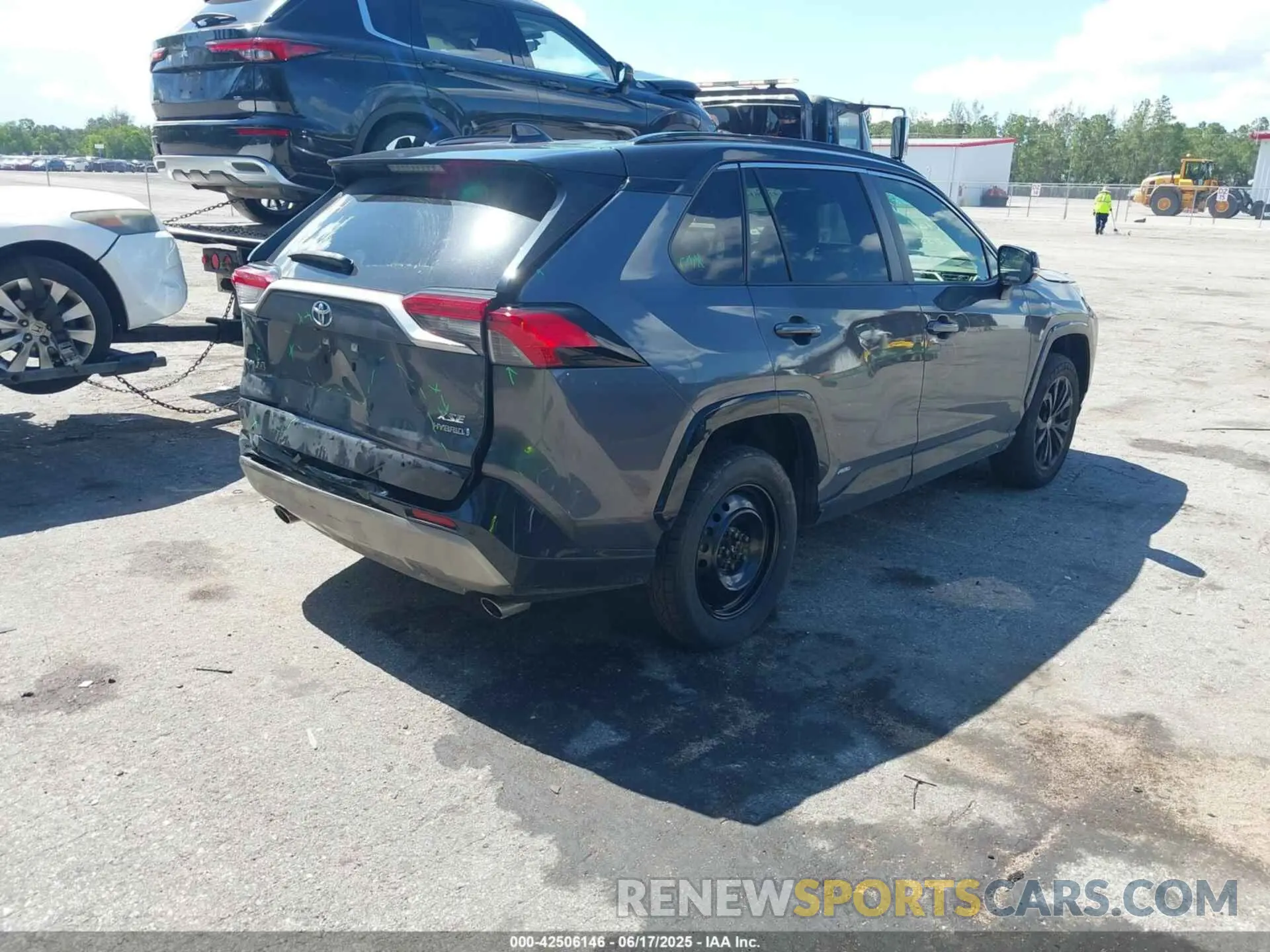 4 Photograph of a damaged car JTME6RFV0ND526690 TOYOTA RAV4 HYBRID 2022