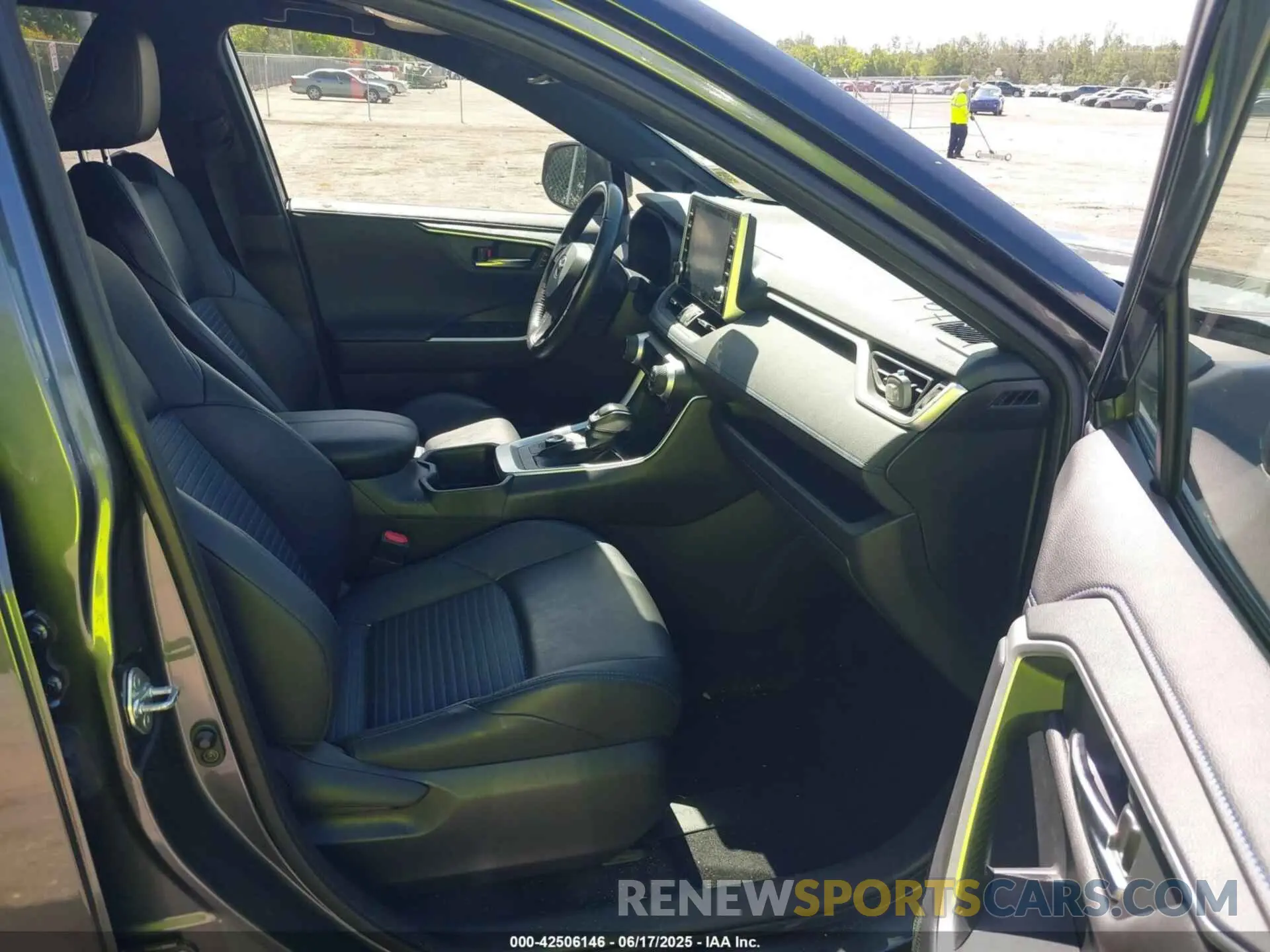 5 Photograph of a damaged car JTME6RFV0ND526690 TOYOTA RAV4 HYBRID 2022