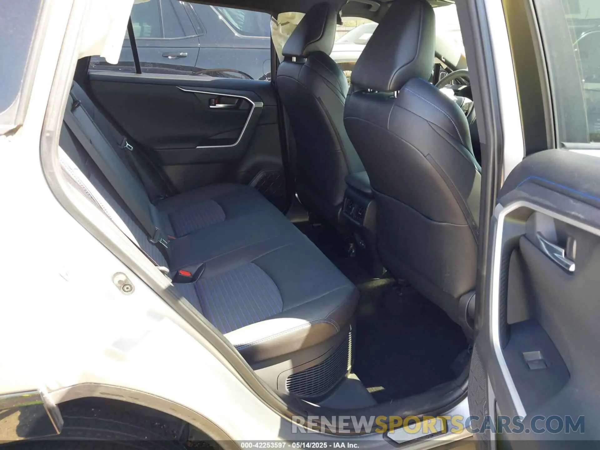 8 Photograph of a damaged car JTME6RFV1ND520168 TOYOTA RAV4 HYBRID 2022