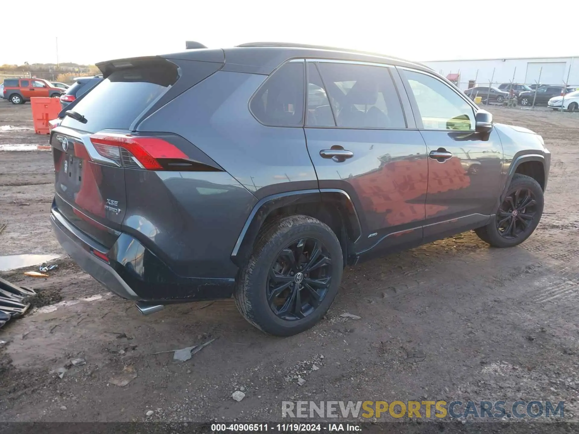 4 Photograph of a damaged car JTME6RFV4NJ019518 TOYOTA RAV4 HYBRID 2022