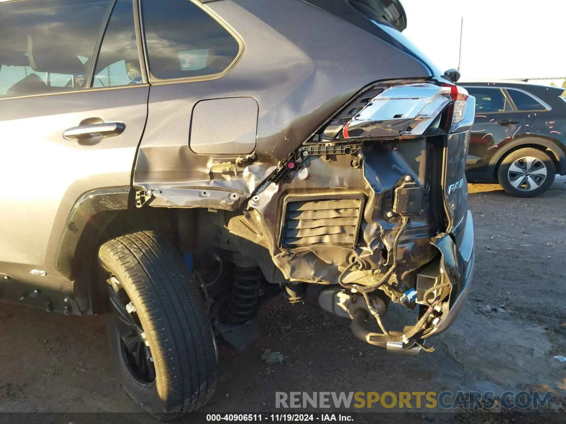 6 Photograph of a damaged car JTME6RFV4NJ019518 TOYOTA RAV4 HYBRID 2022