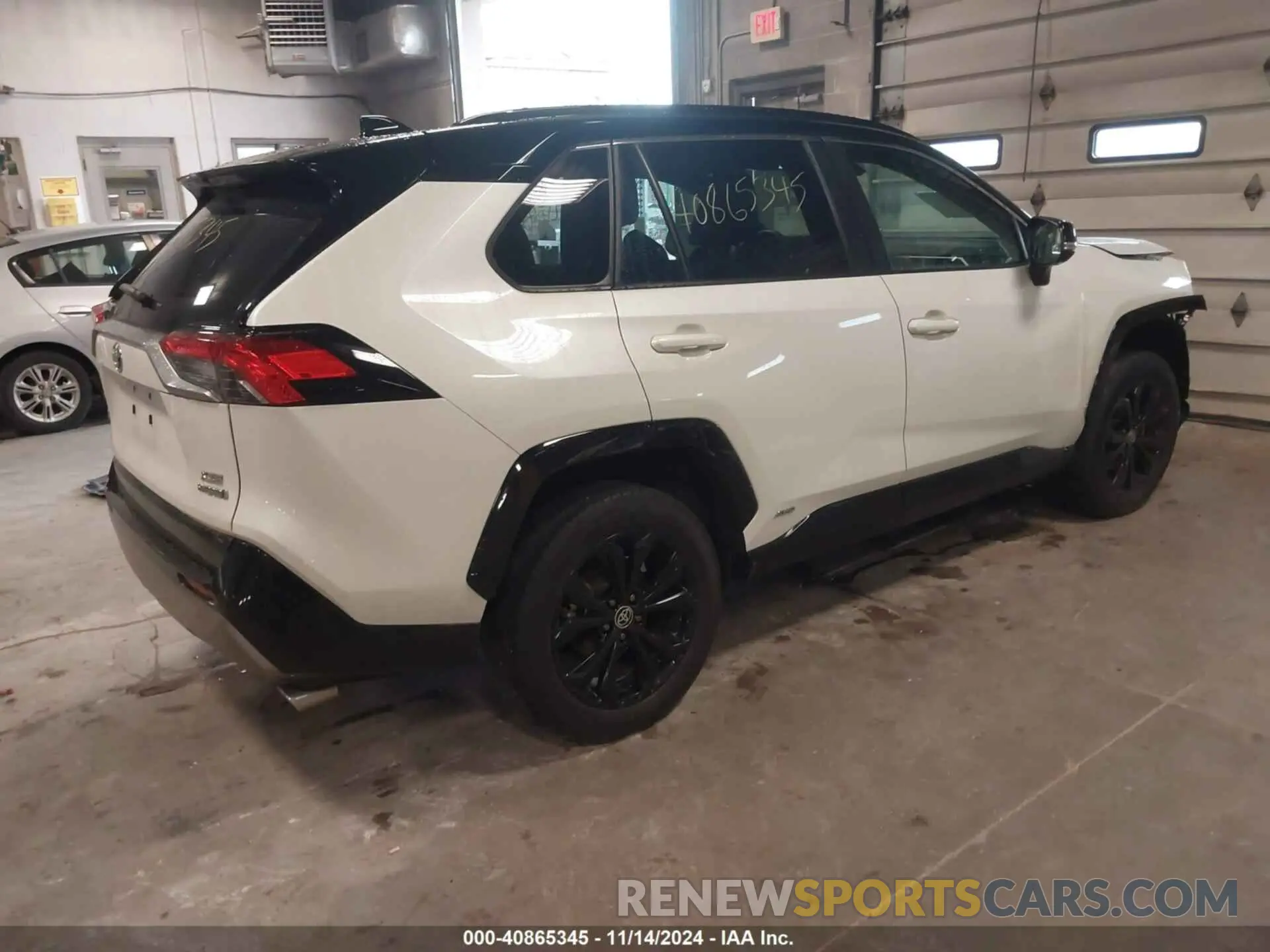 4 Photograph of a damaged car JTME6RFV5ND522277 TOYOTA RAV4 HYBRID 2022