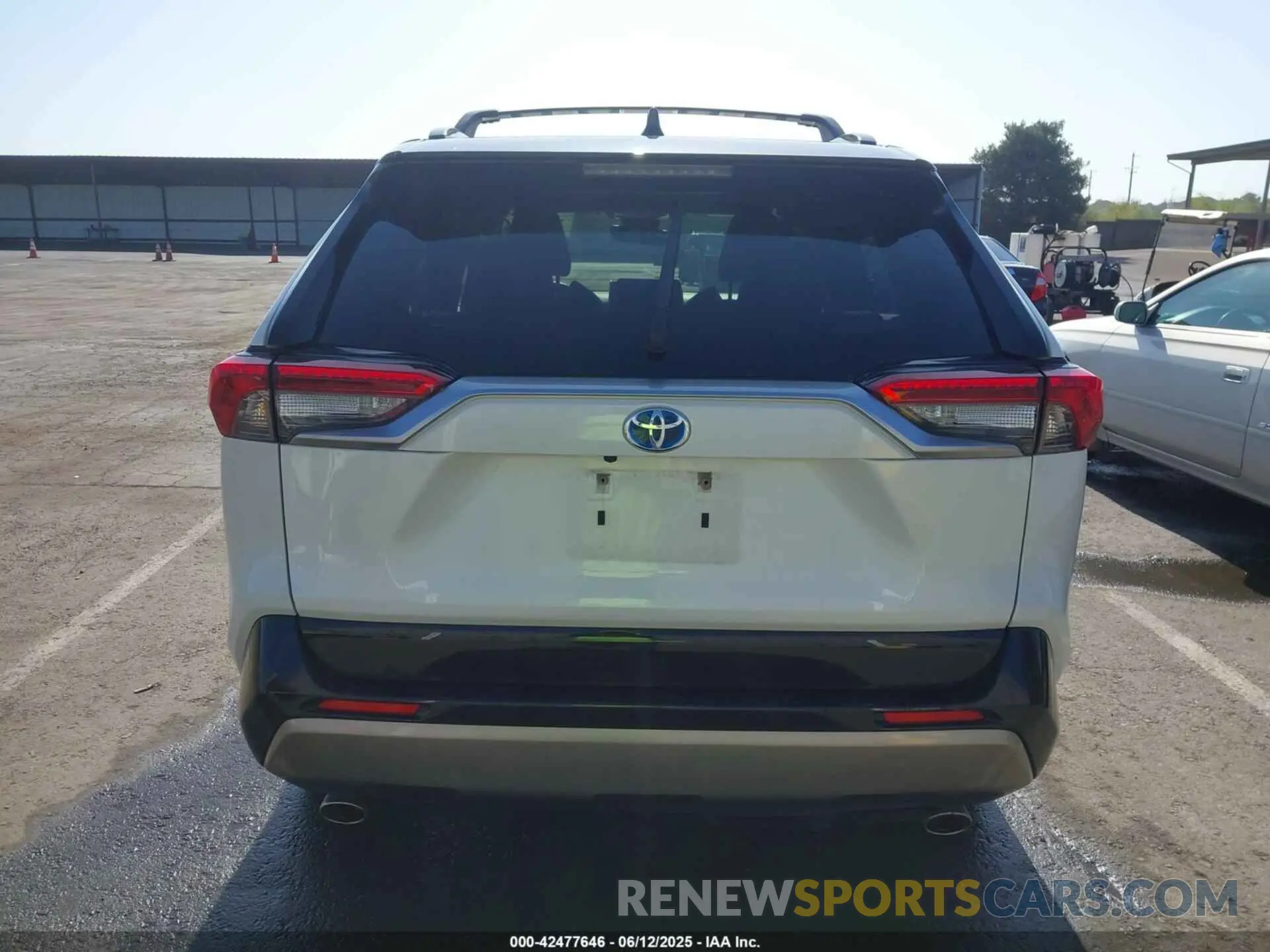 17 Photograph of a damaged car JTME6RFV9ND534822 TOYOTA RAV4 HYBRID 2022