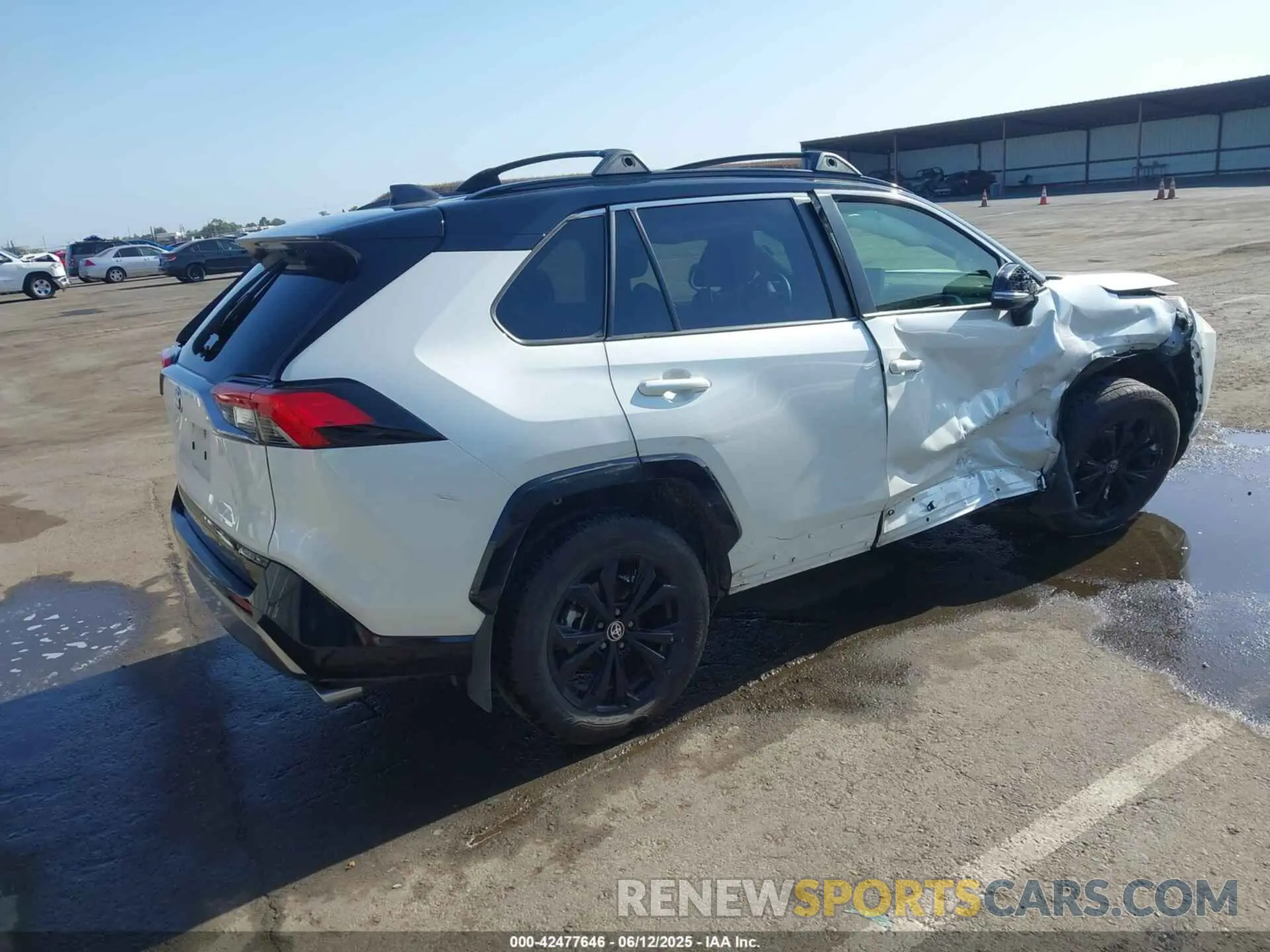 4 Photograph of a damaged car JTME6RFV9ND534822 TOYOTA RAV4 HYBRID 2022