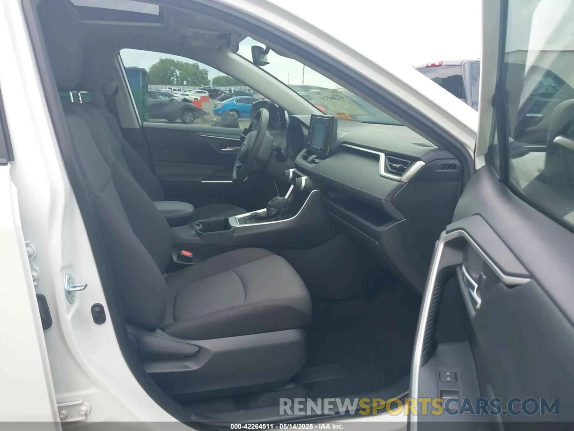 5 Photograph of a damaged car JTMRWRFV4ND566482 TOYOTA RAV4 HYBRID 2022