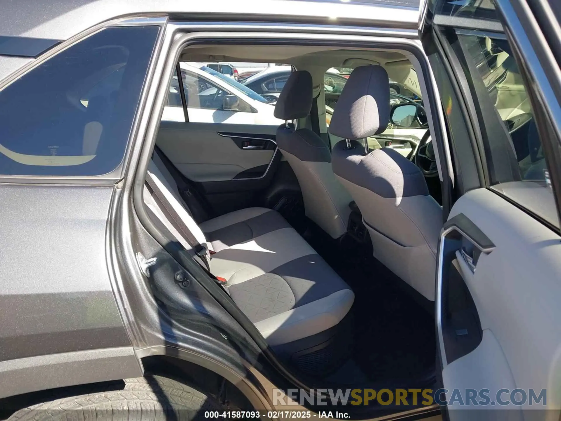8 Photograph of a damaged car JTMRWRFV6ND165774 TOYOTA RAV4 HYBRID 2022