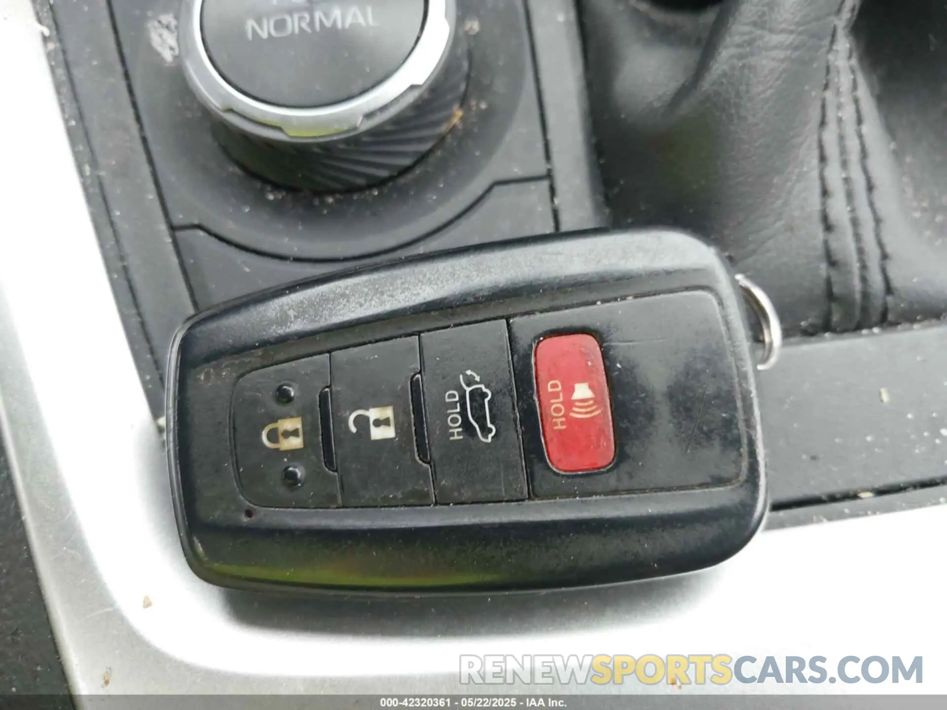 11 Photograph of a damaged car JTMRWRFV6ND568122 TOYOTA RAV4 HYBRID 2022