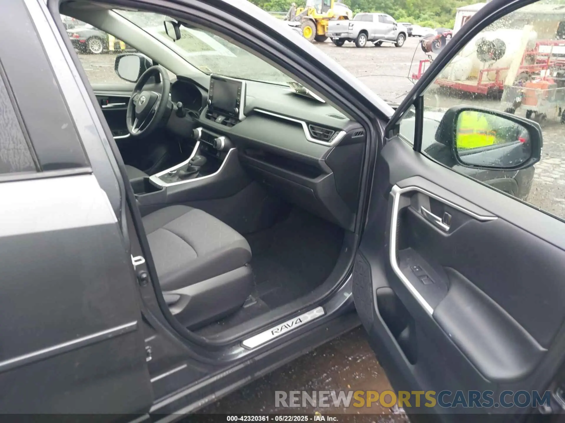 5 Photograph of a damaged car JTMRWRFV6ND568122 TOYOTA RAV4 HYBRID 2022